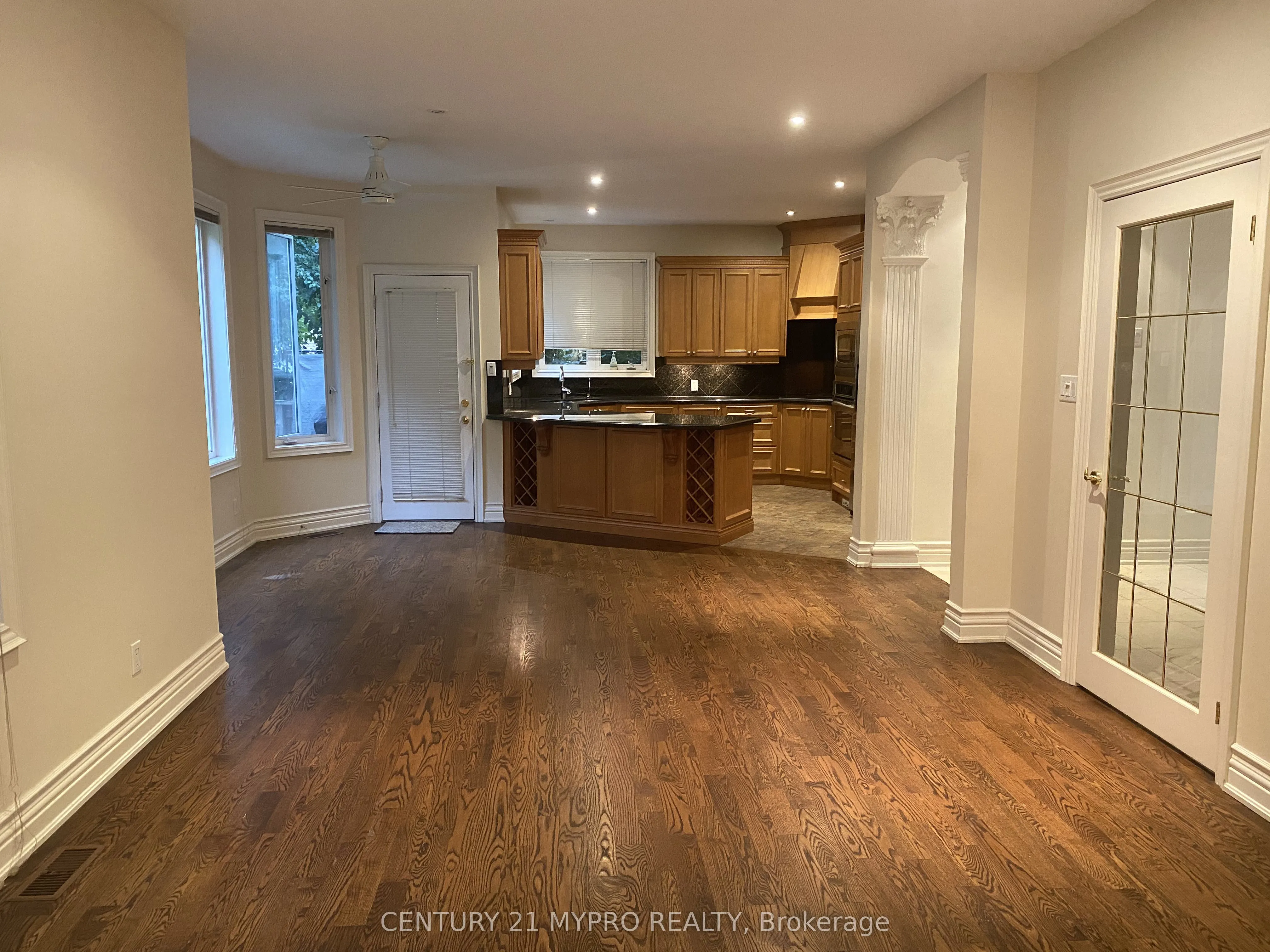 238 Poyntz Avenue