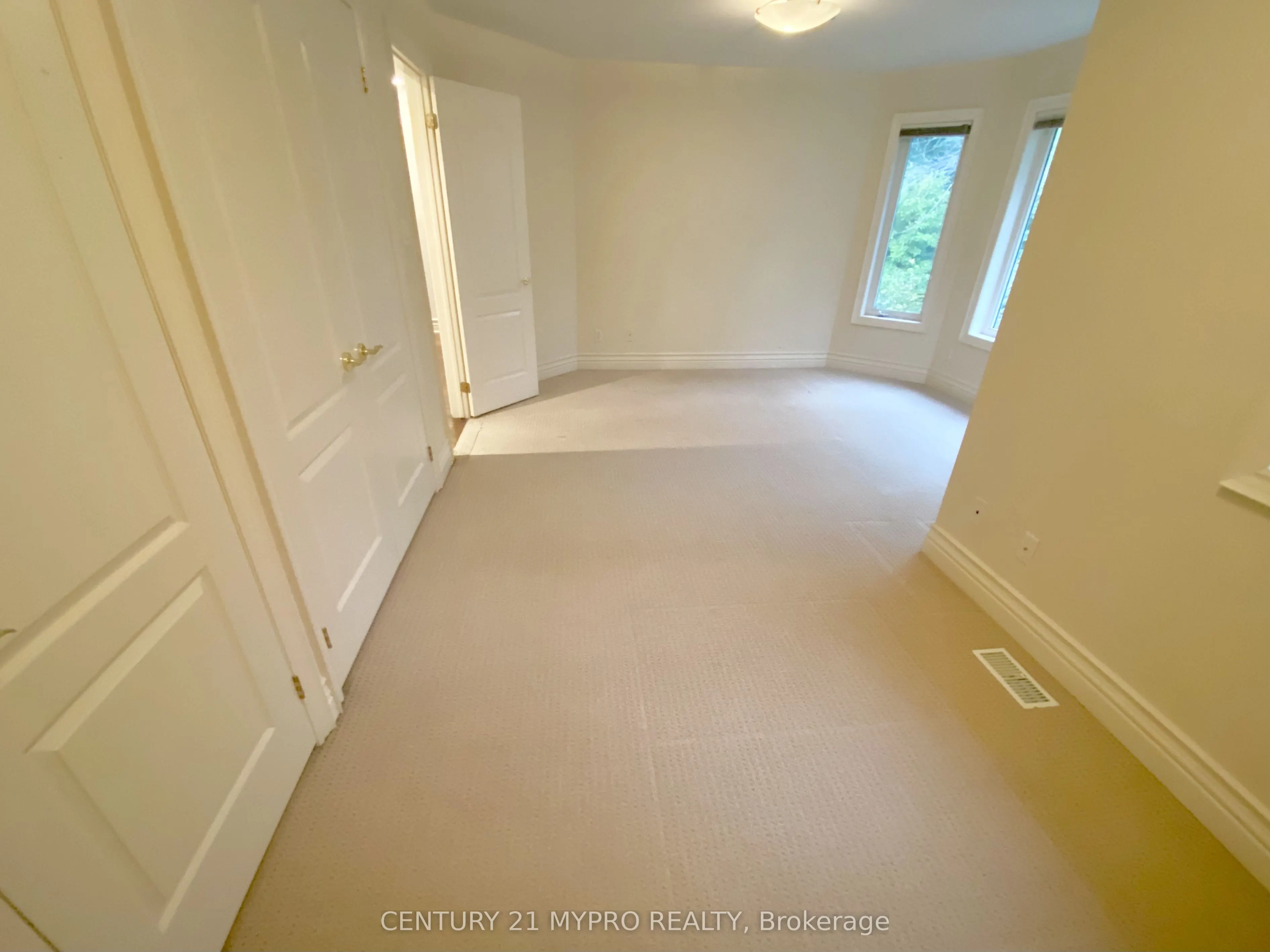 238 Poyntz Avenue