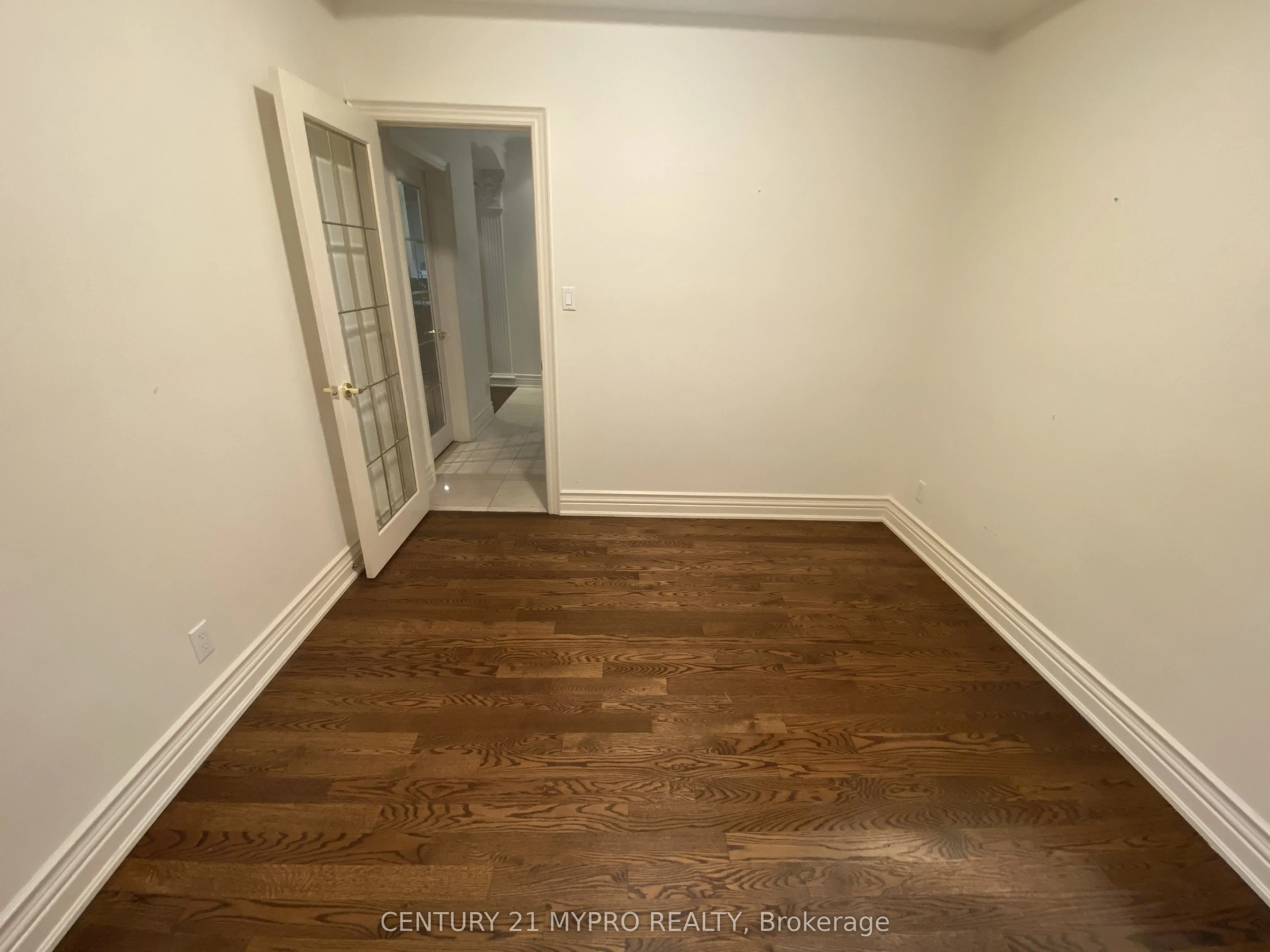 238 Poyntz Avenue