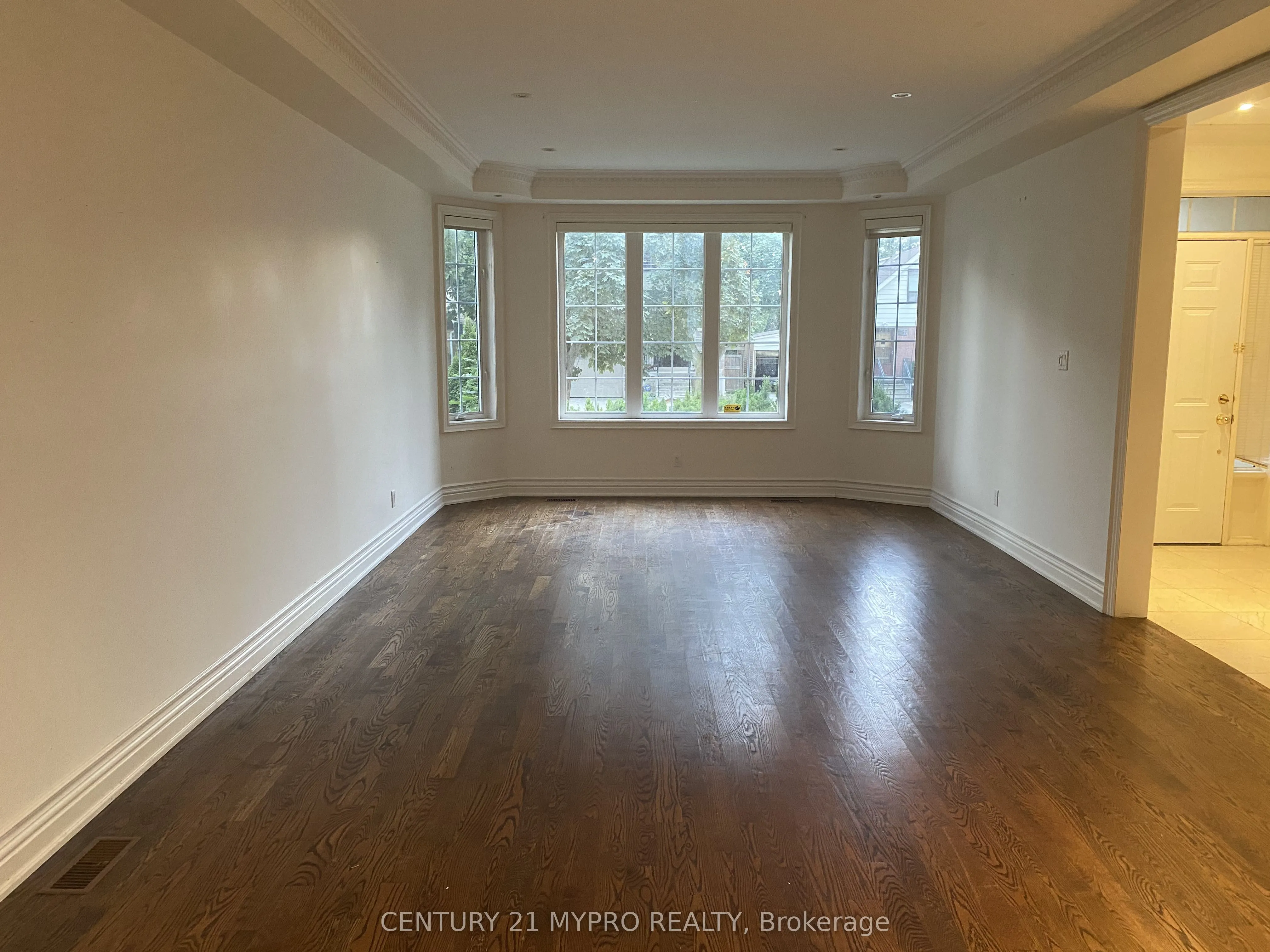 238 Poyntz Avenue