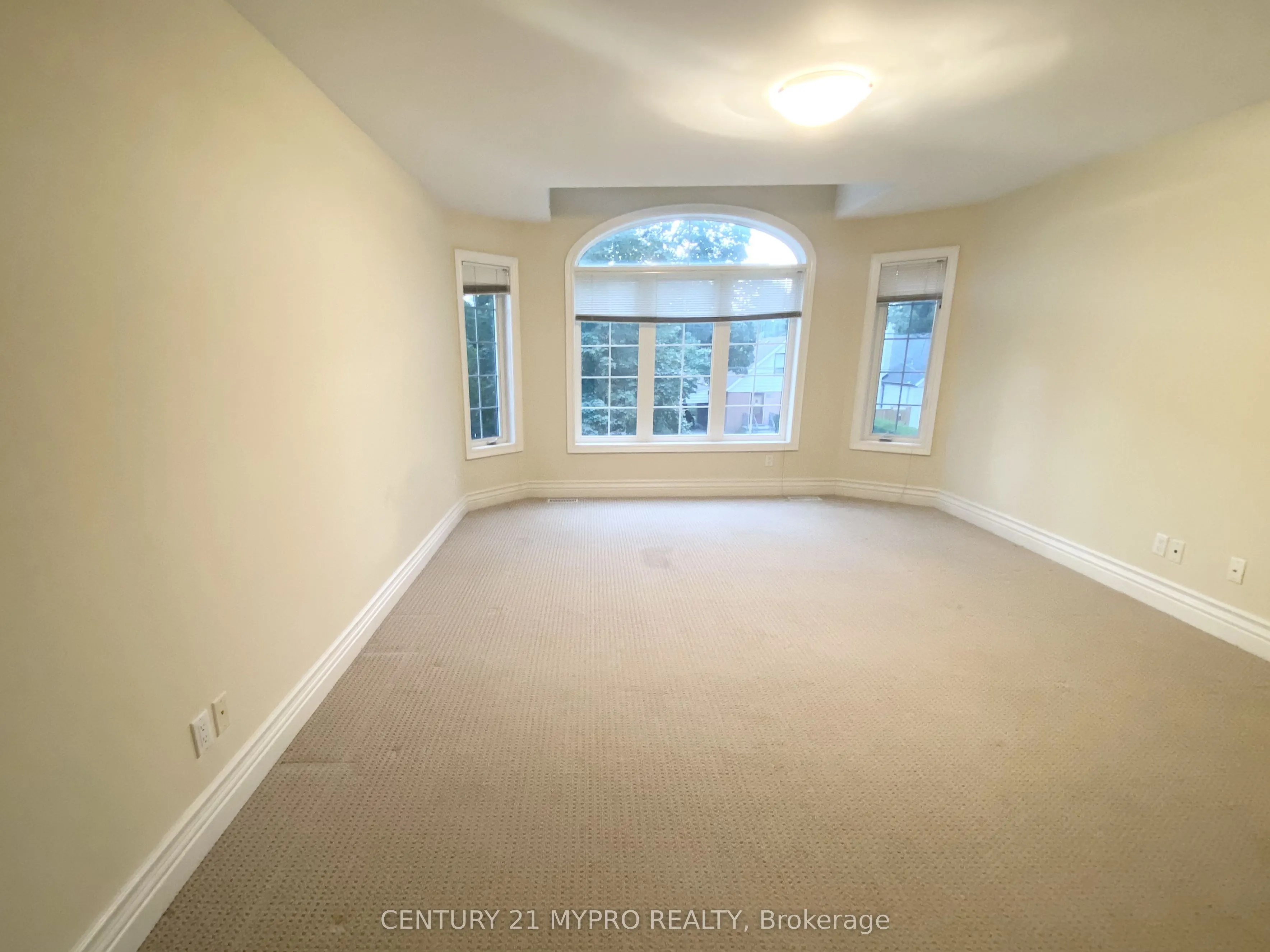 238 Poyntz Avenue