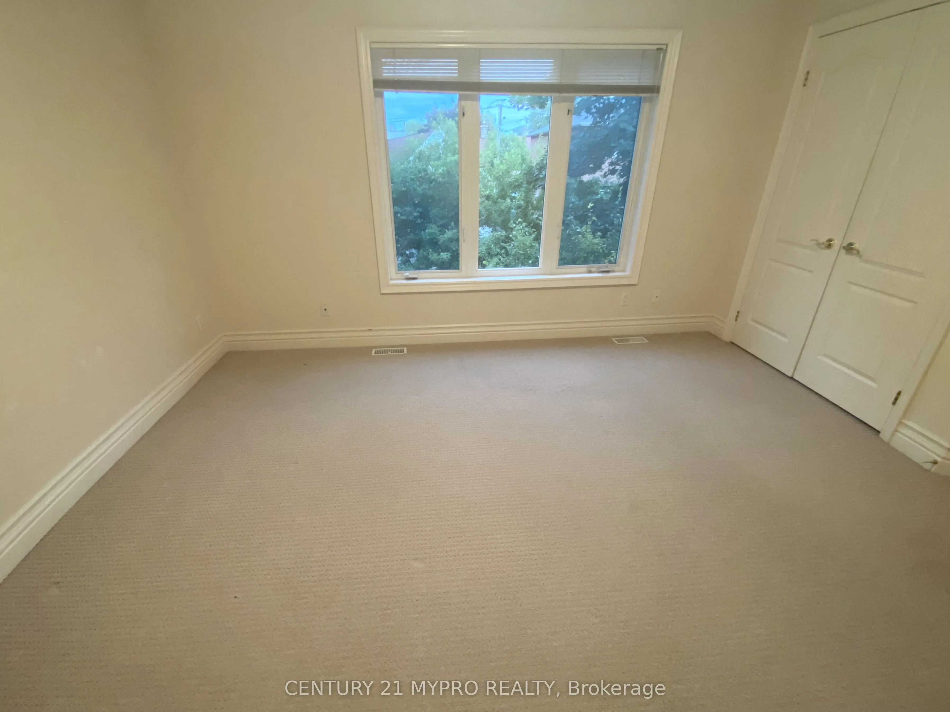238 Poyntz Avenue