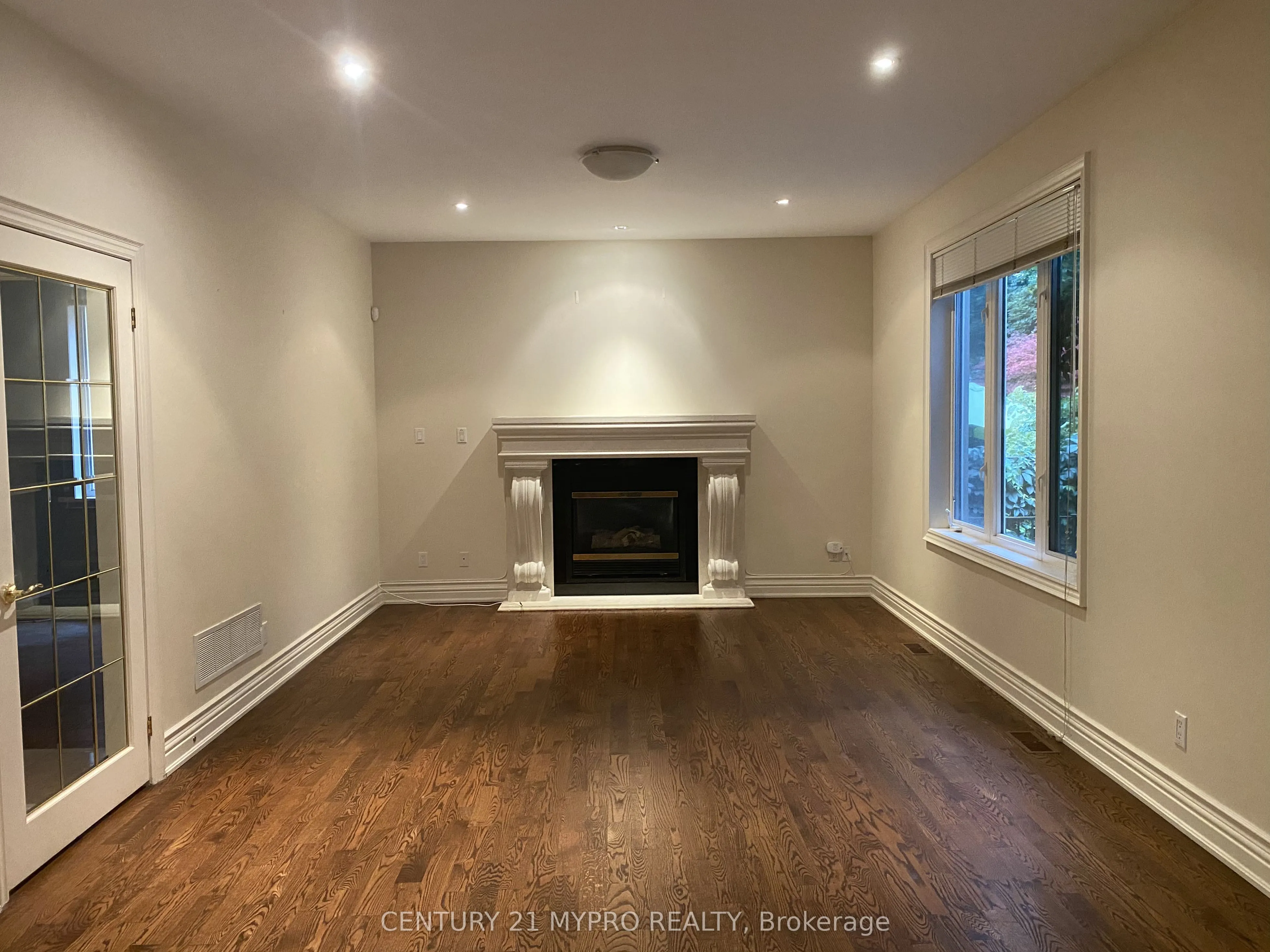 238 Poyntz Avenue