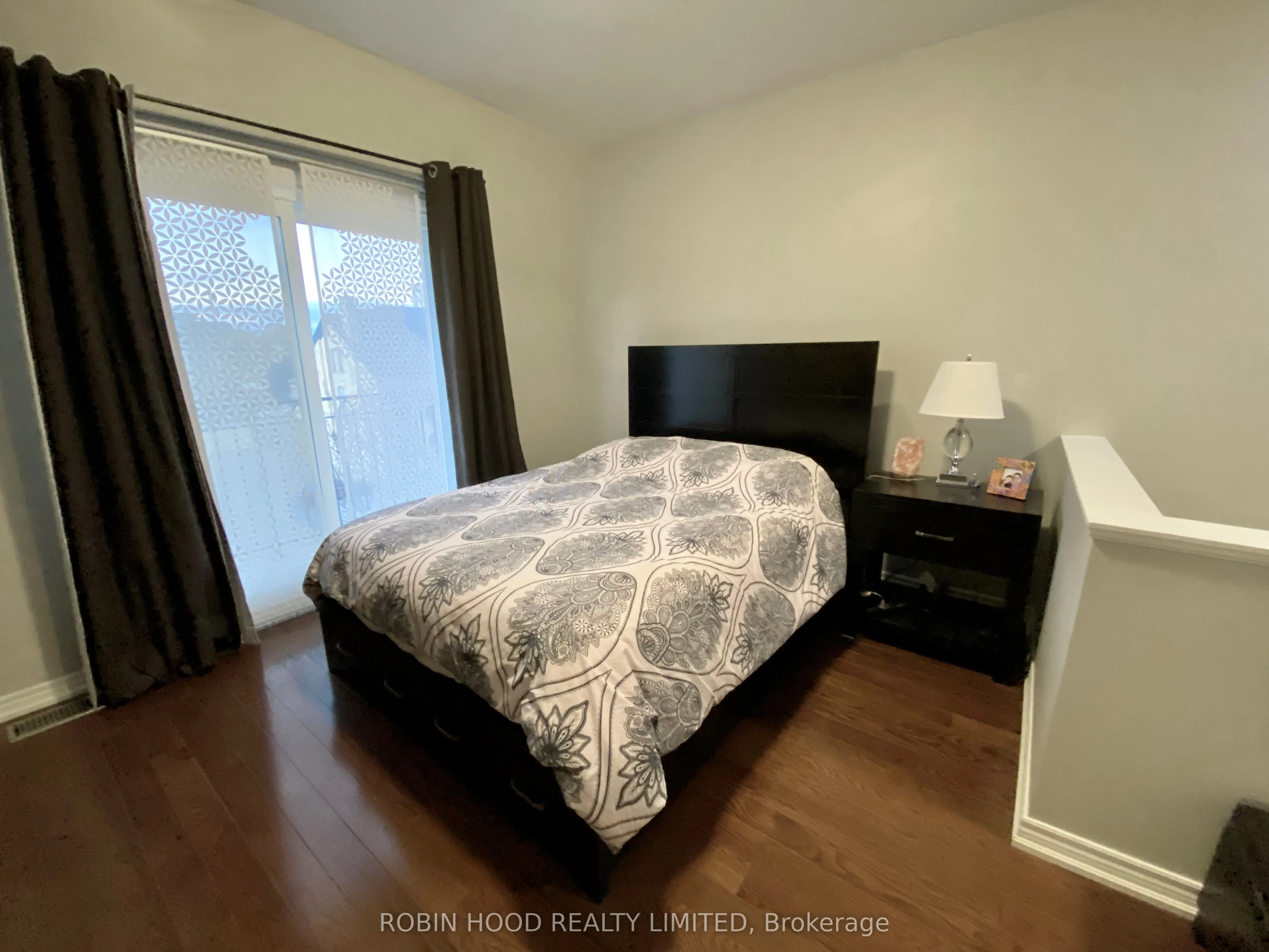 611 Adelaide Street W