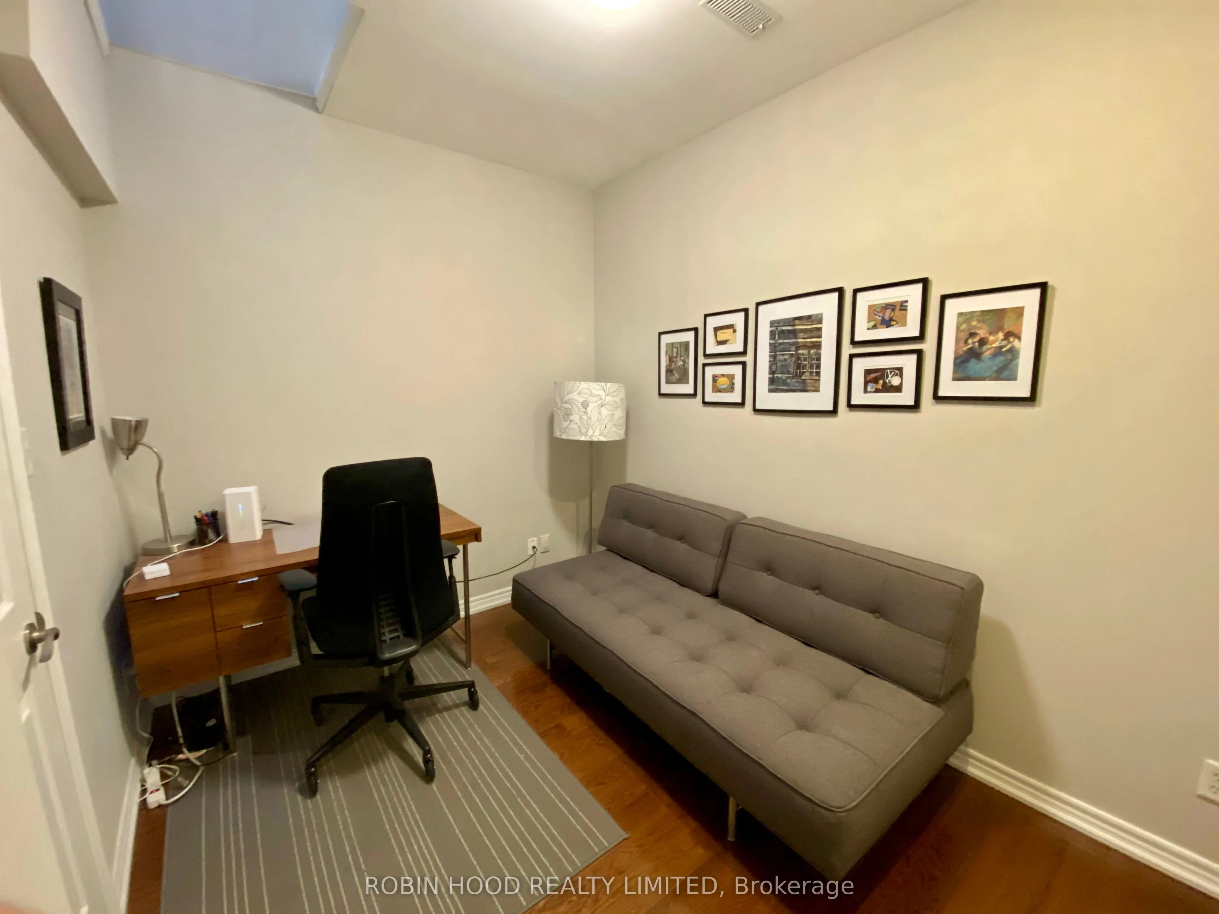 611 Adelaide Street W