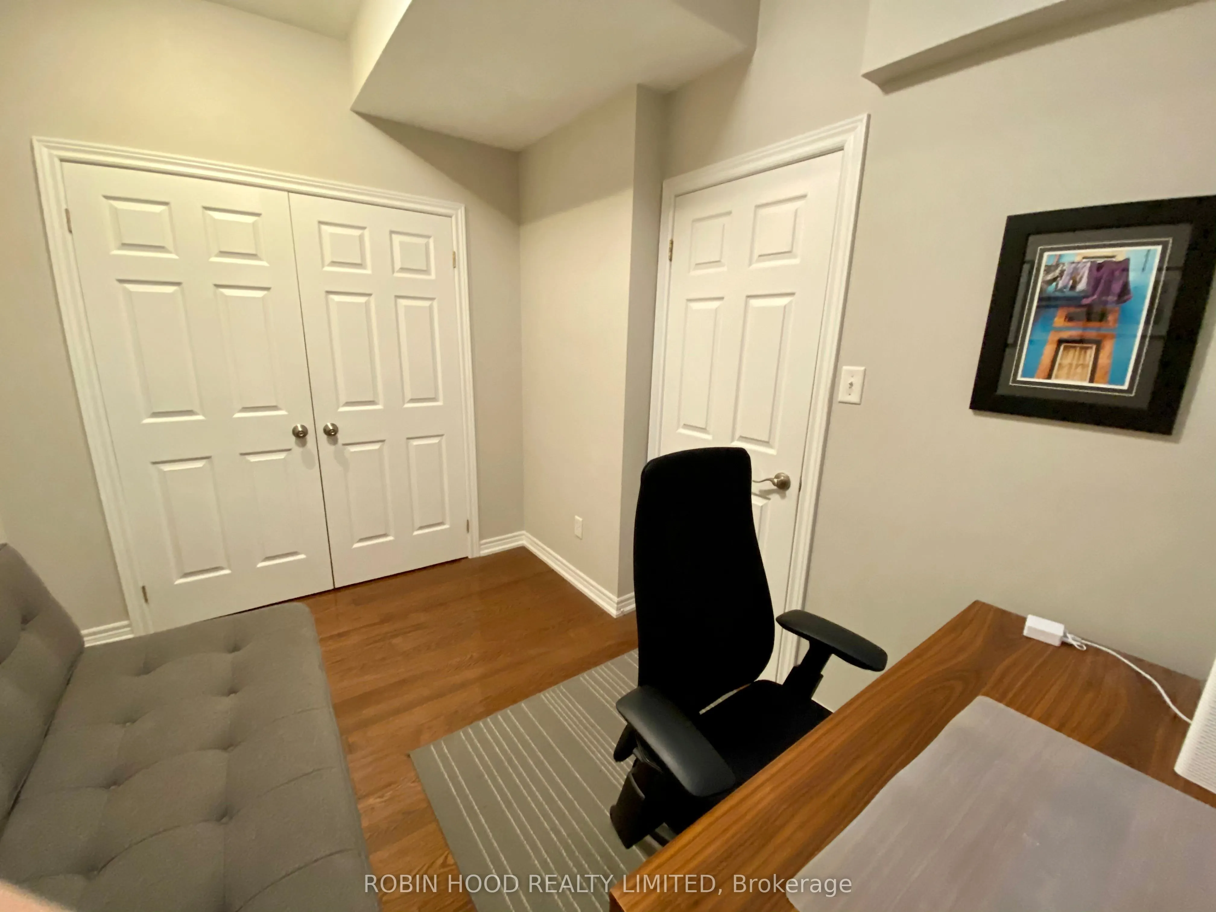 611 Adelaide Street W