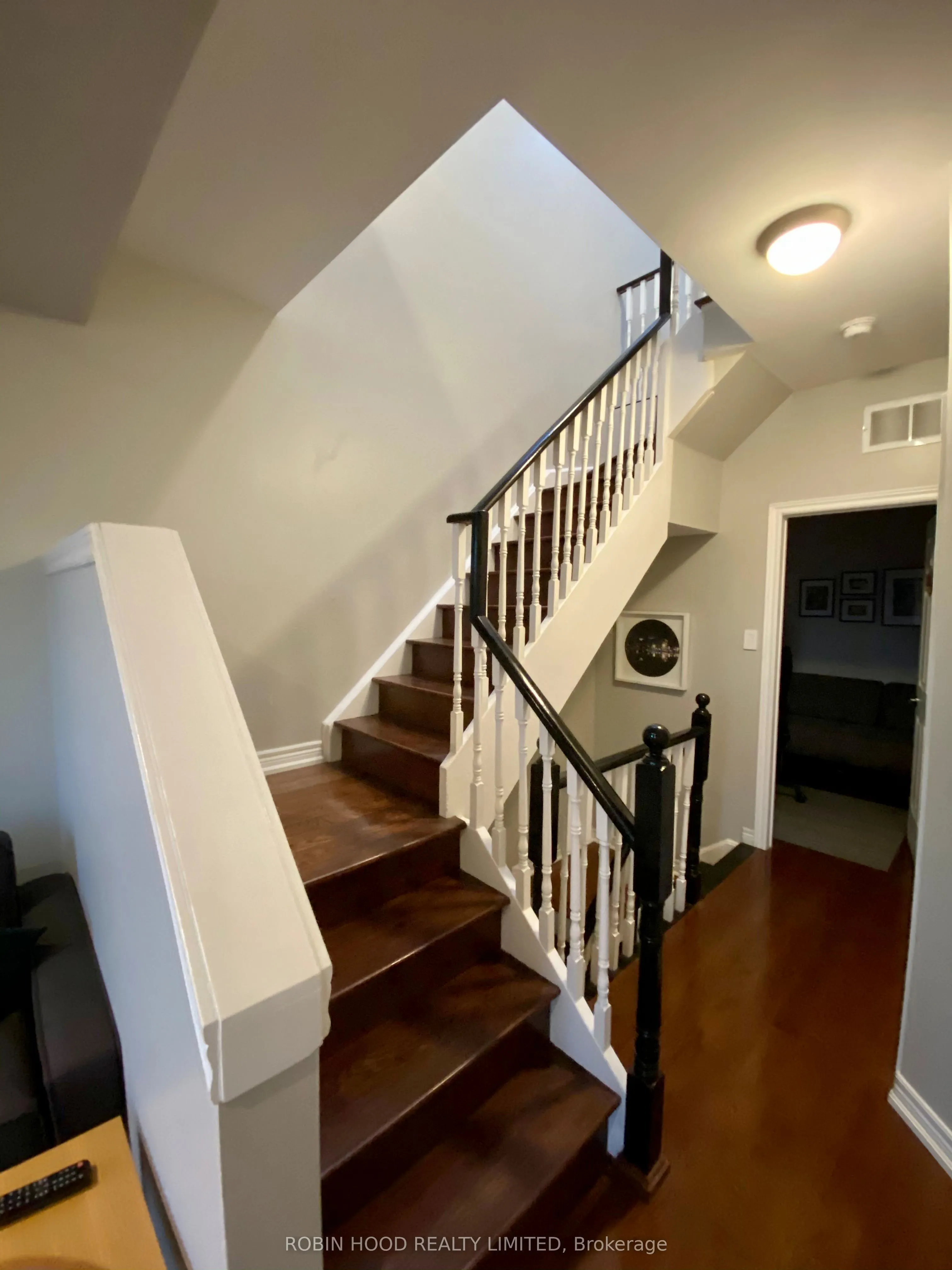 611 Adelaide Street W