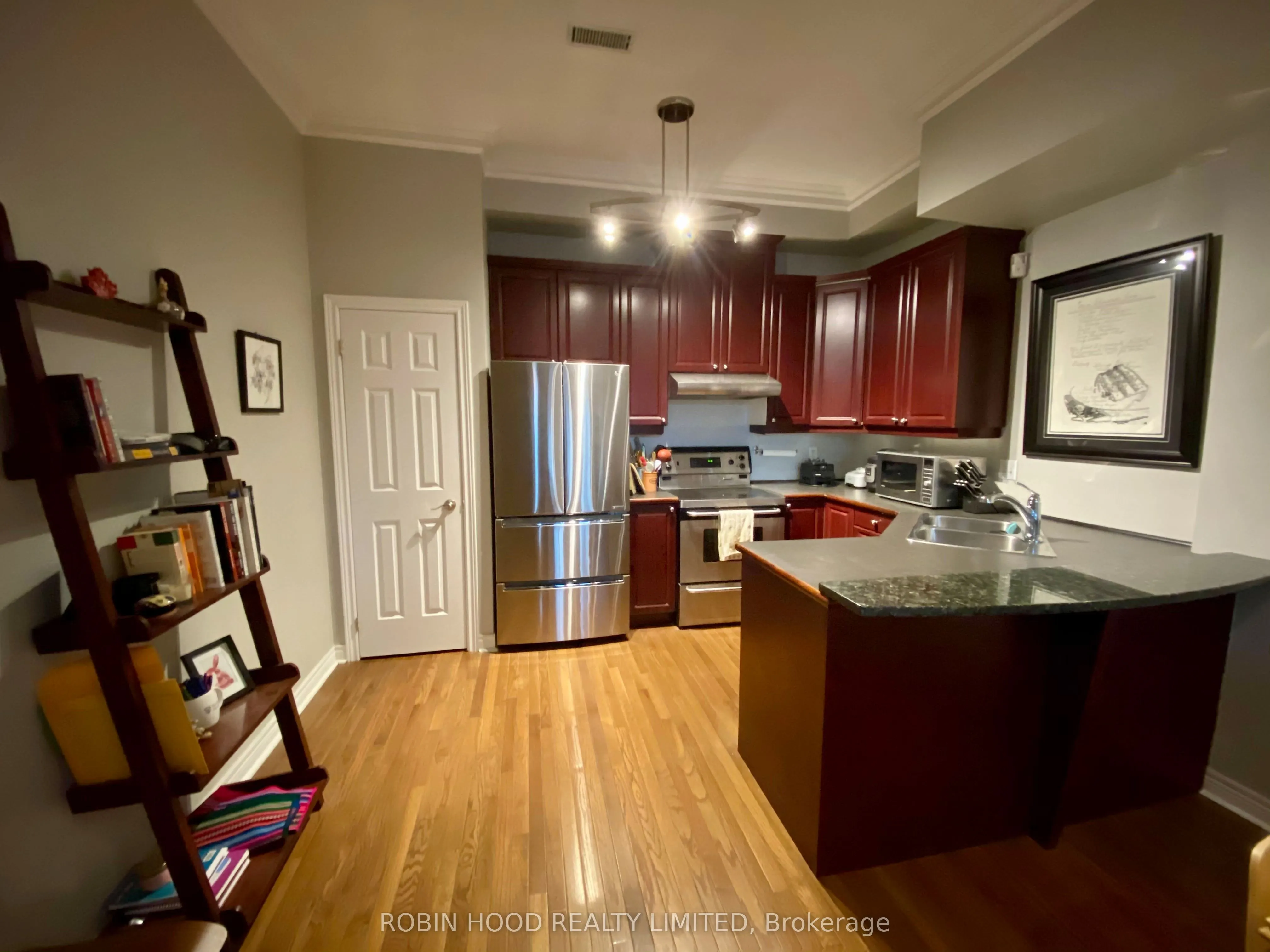 611 Adelaide Street W
