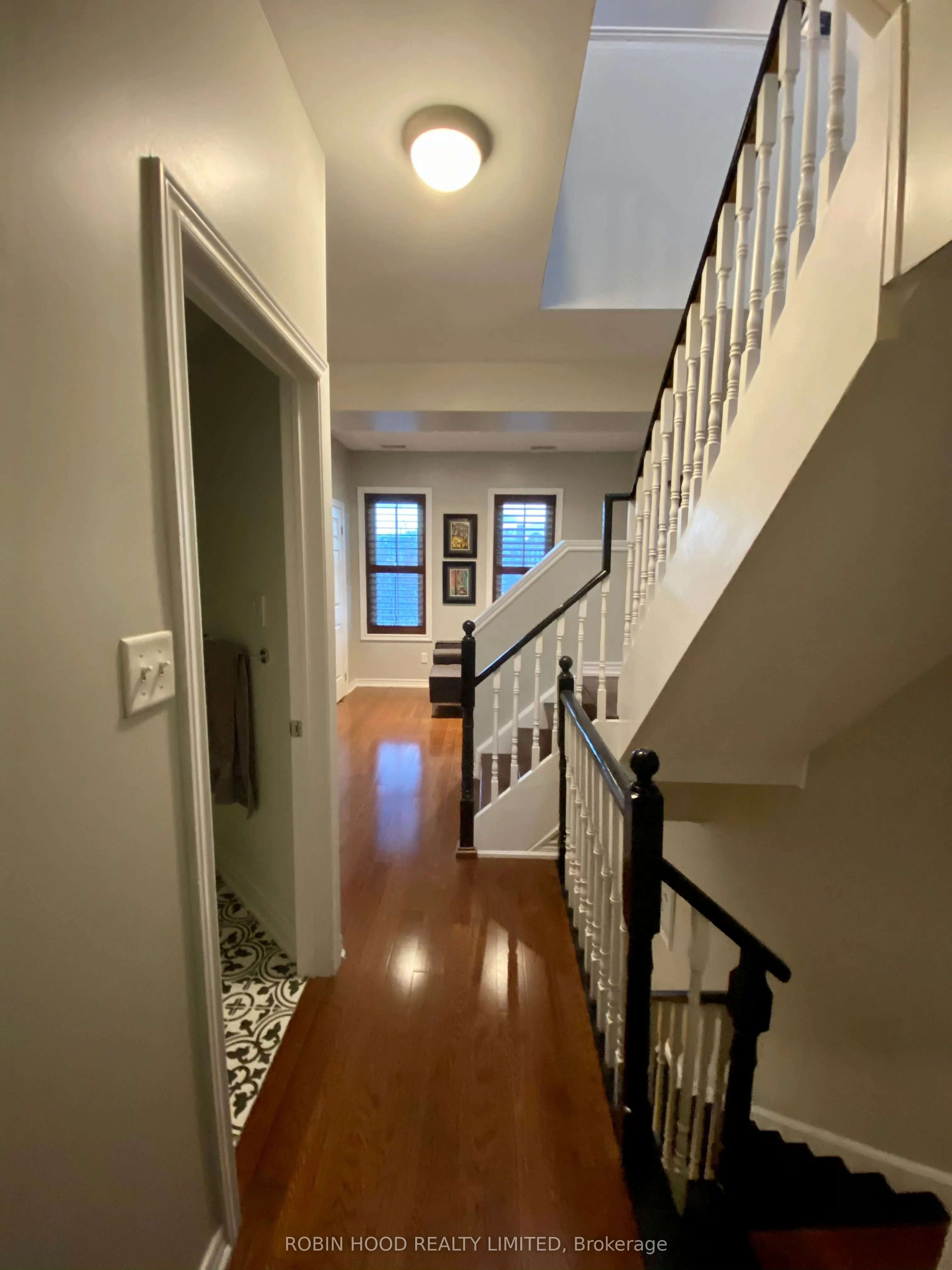 611 Adelaide Street W