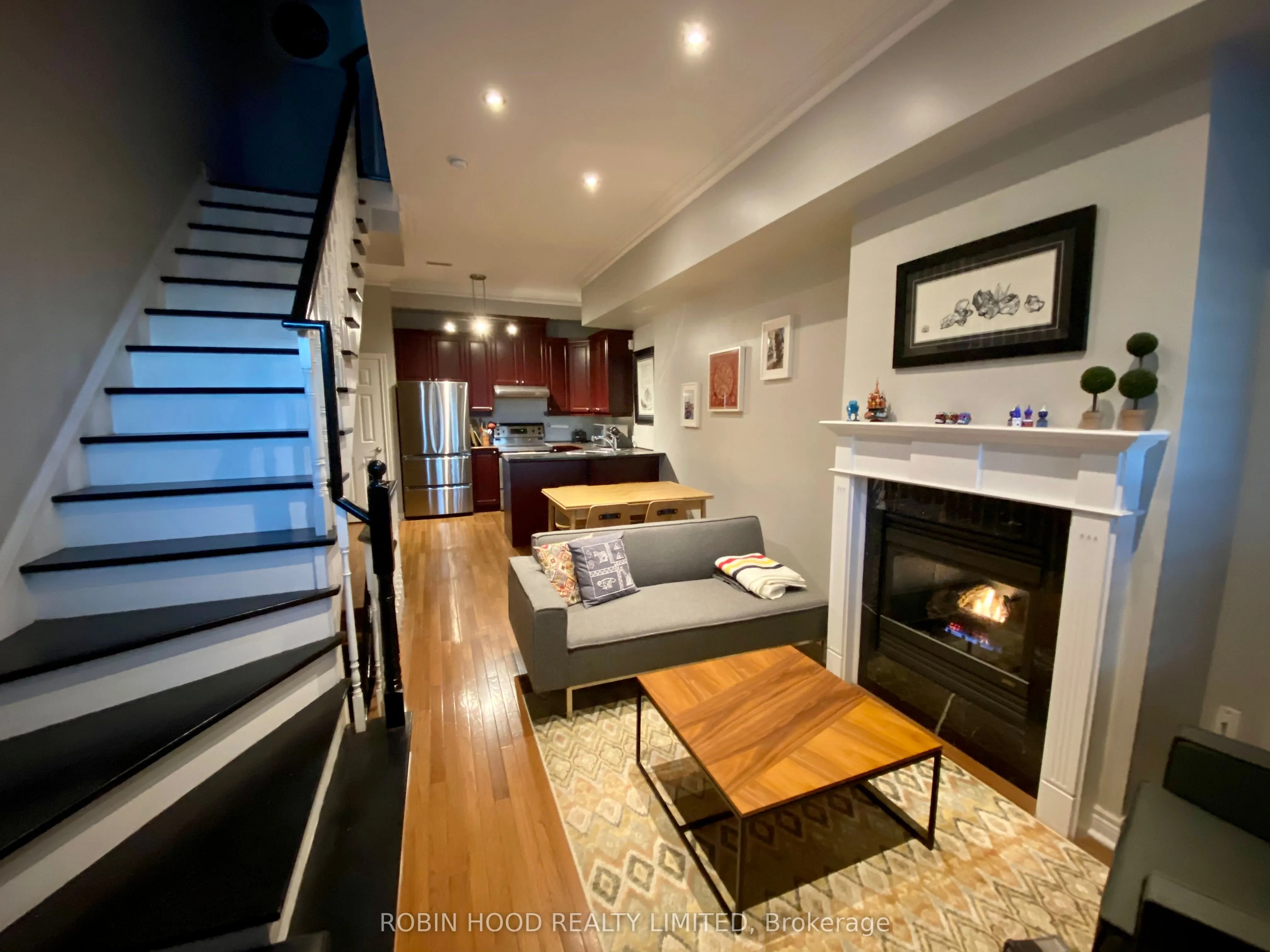 611 Adelaide Street W