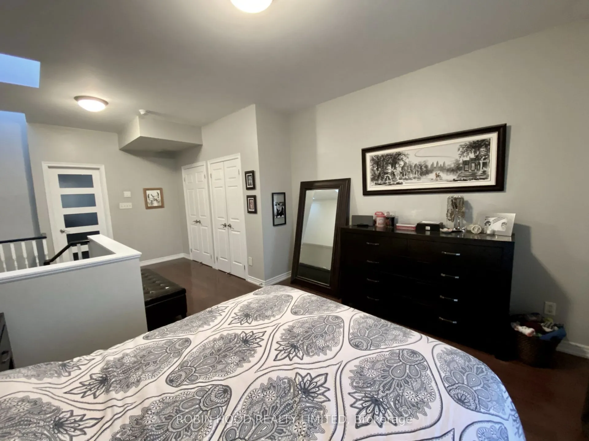 611 Adelaide Street W