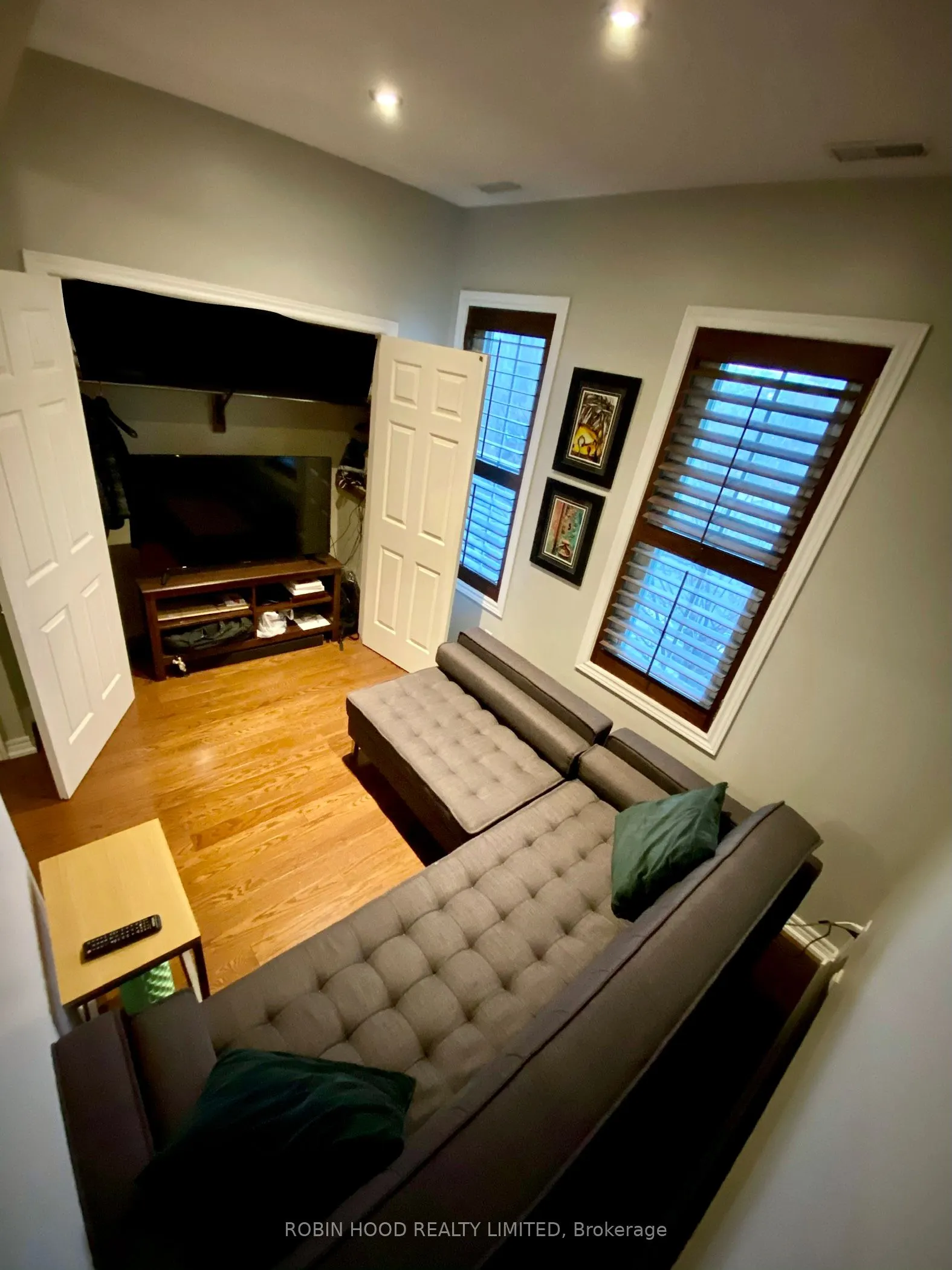 611 Adelaide Street W