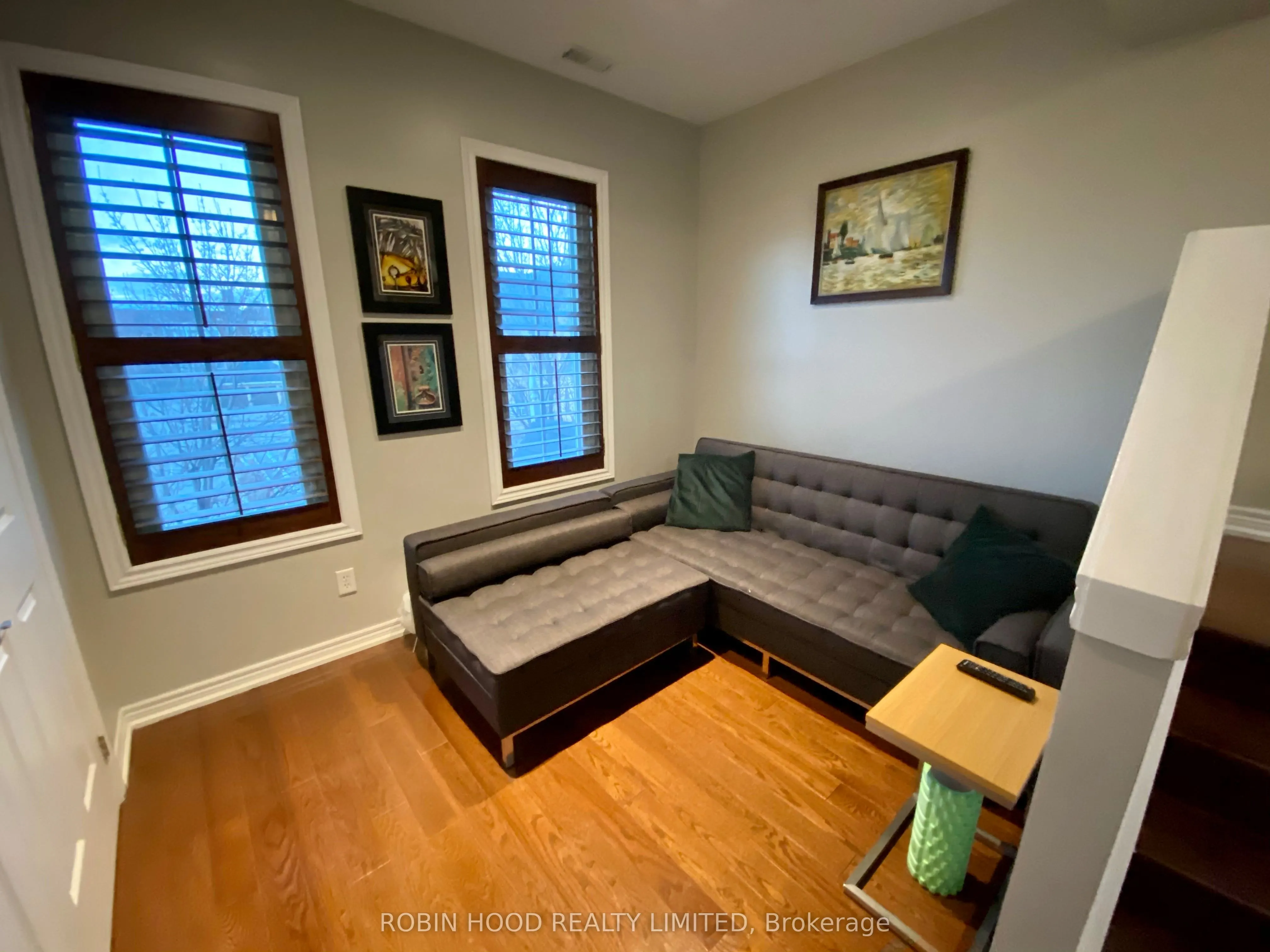 611 Adelaide Street W