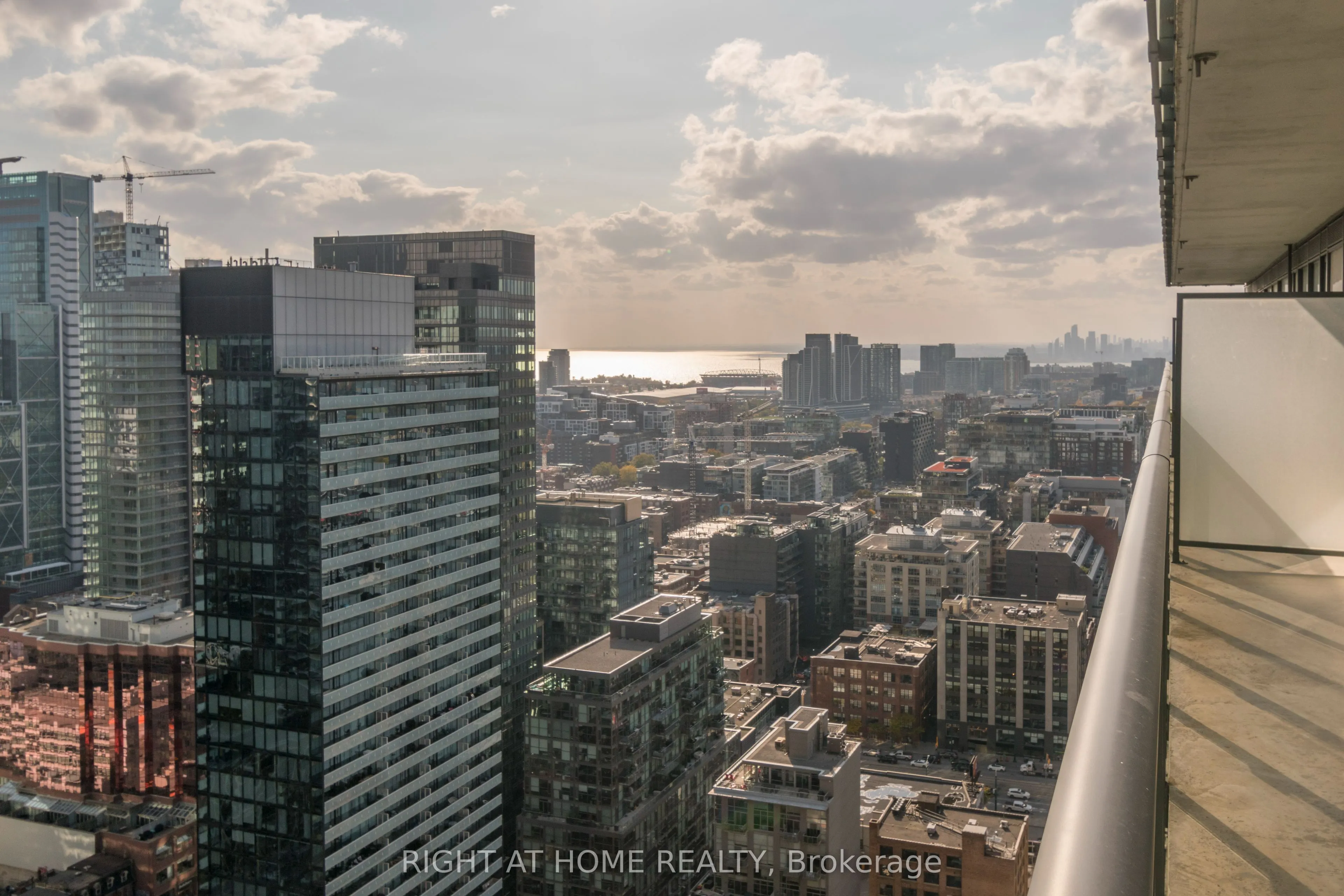 101 Peter Street, #3406