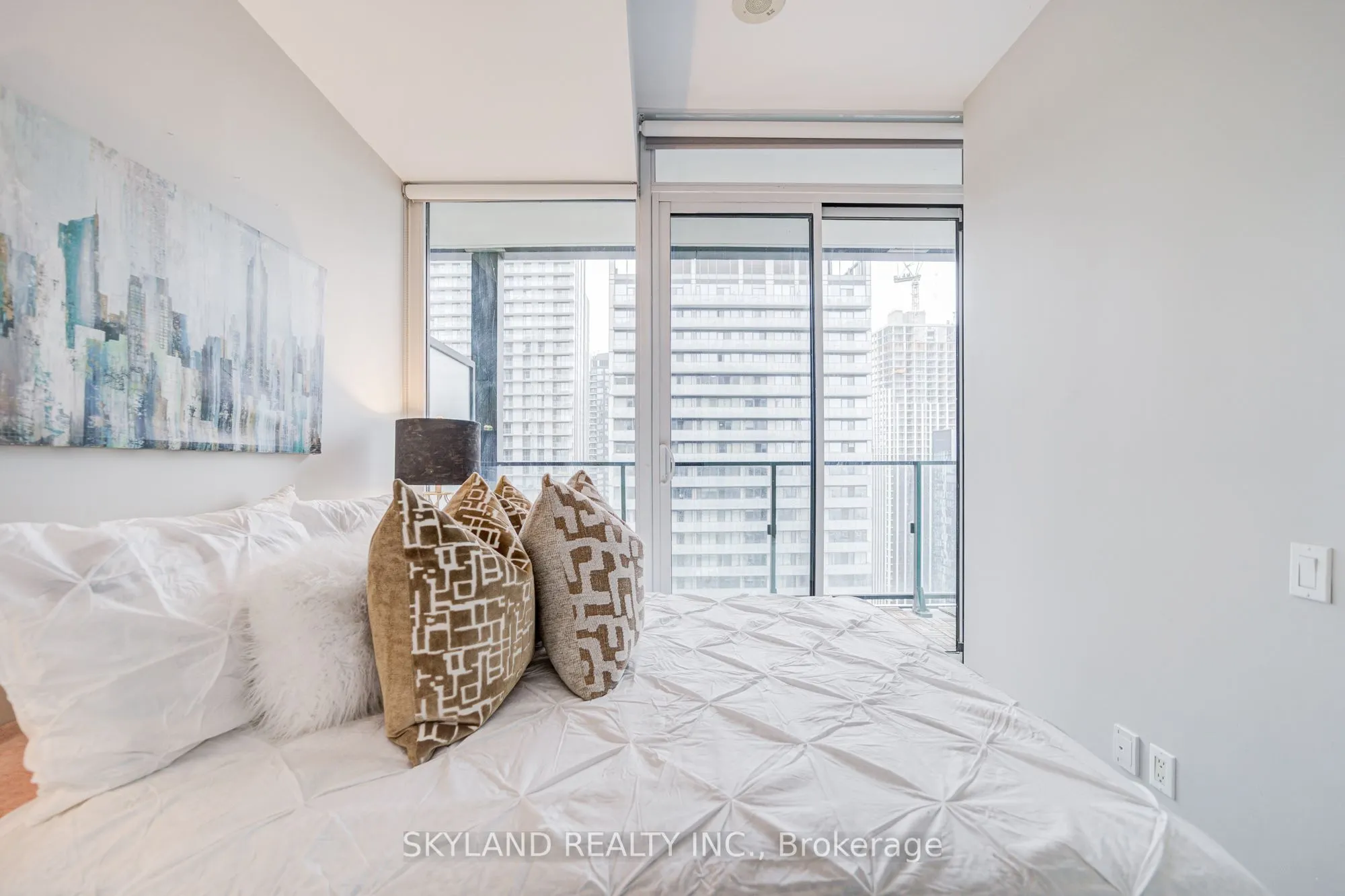 125 Peter Street, #3211