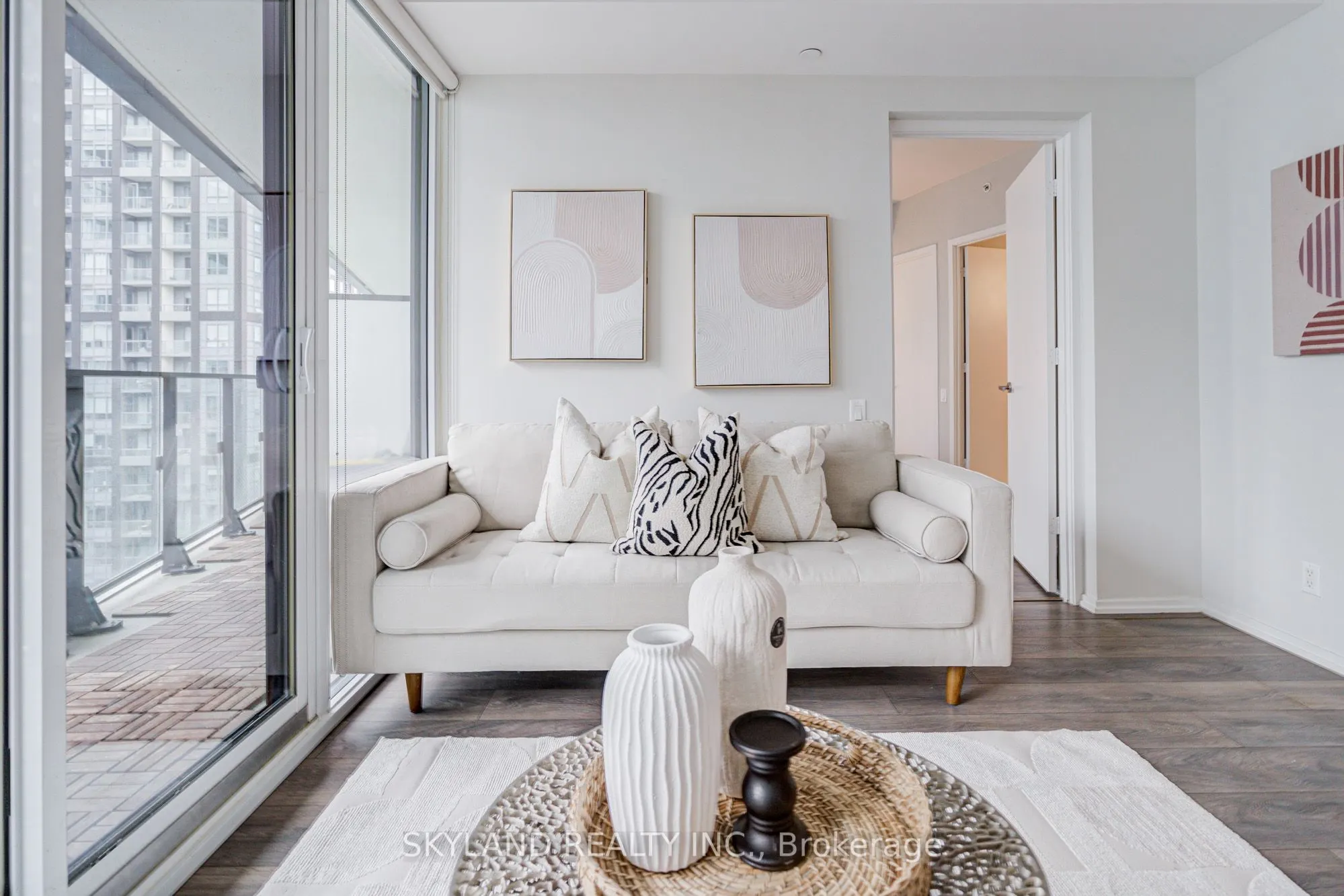 125 Peter Street, #3211
