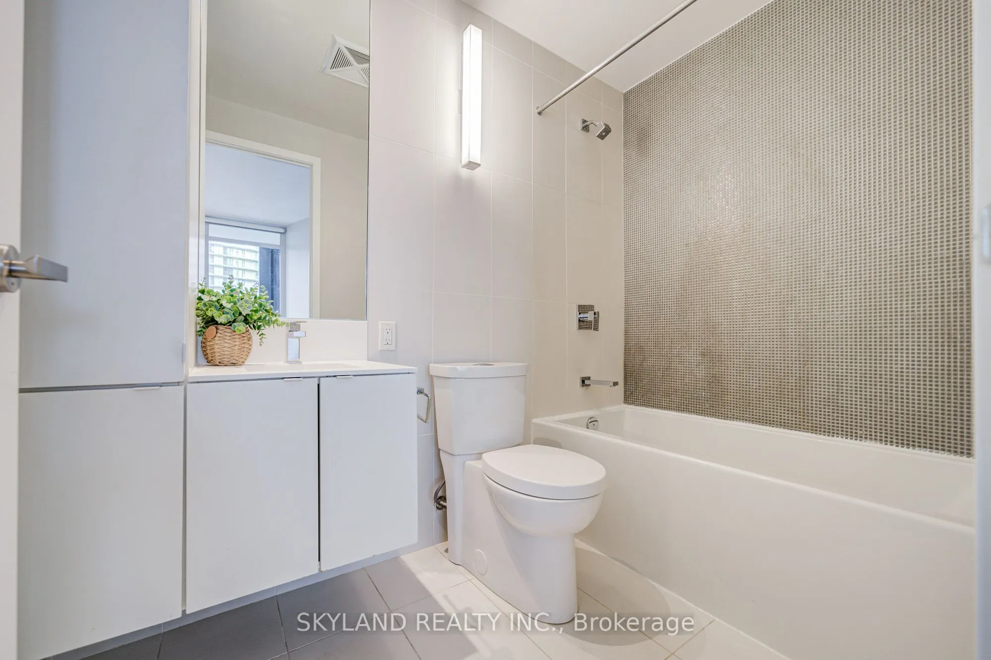 125 Peter Street, #3211