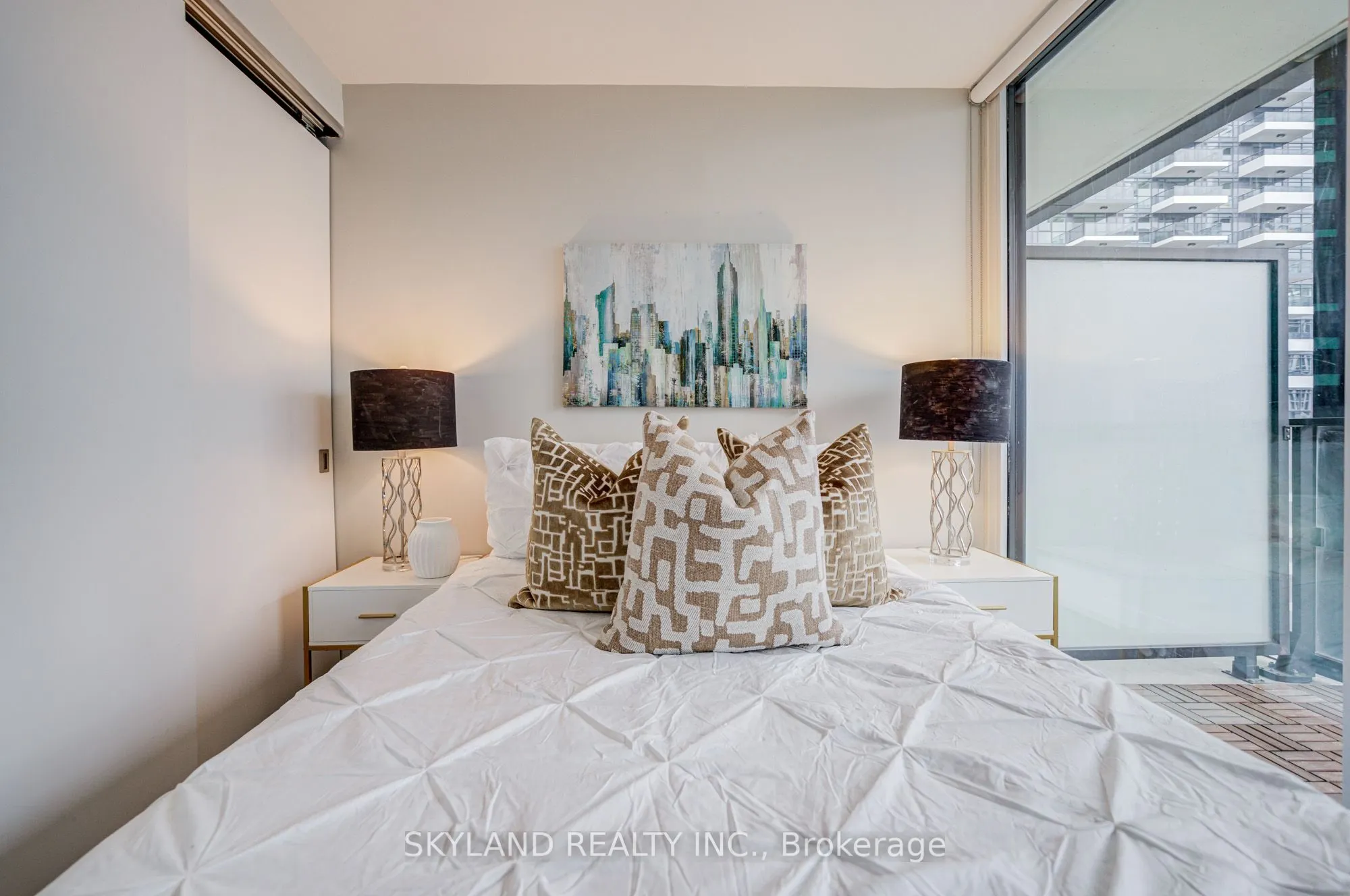 125 Peter Street, #3211