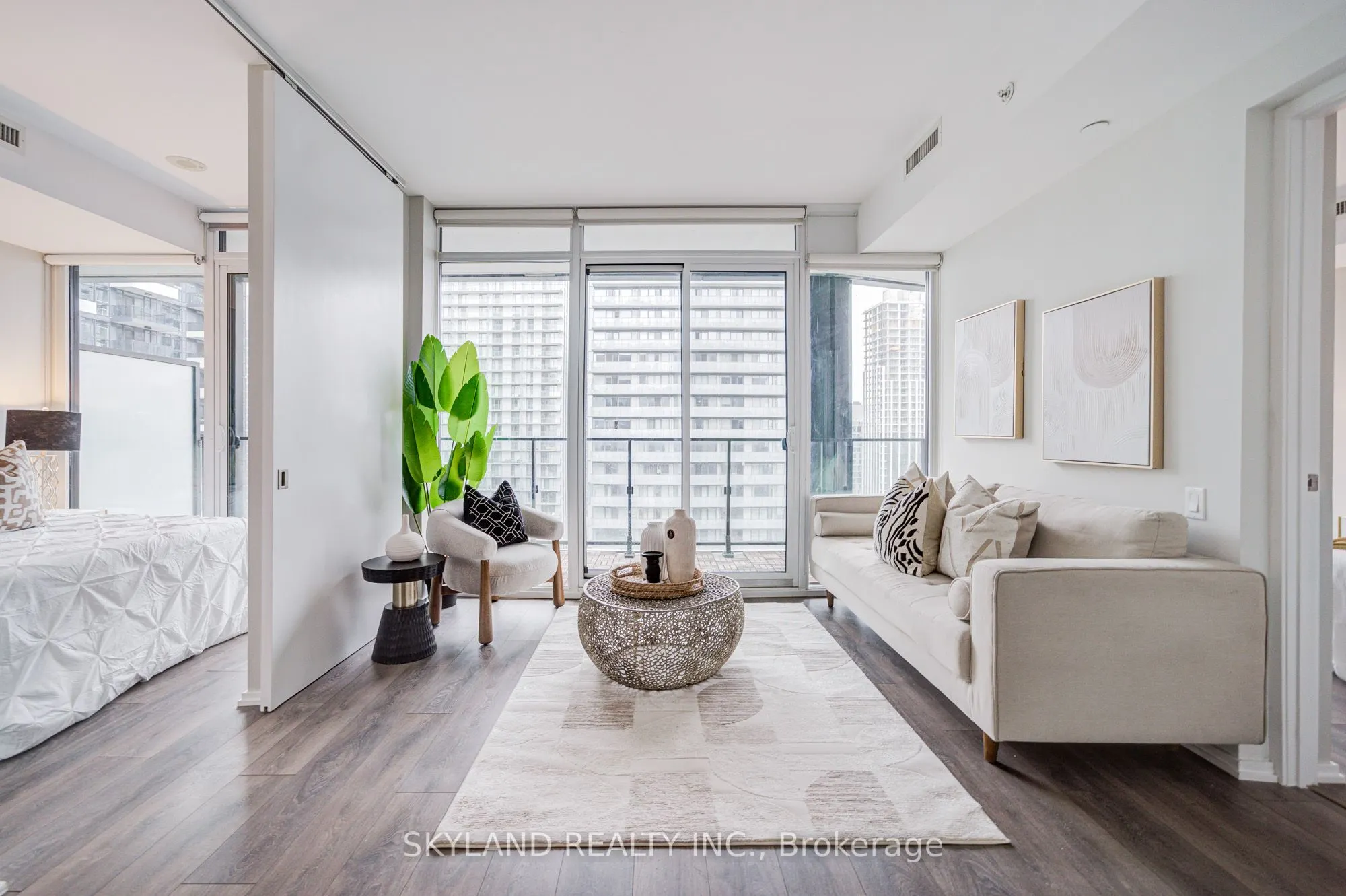125 Peter Street, #3211