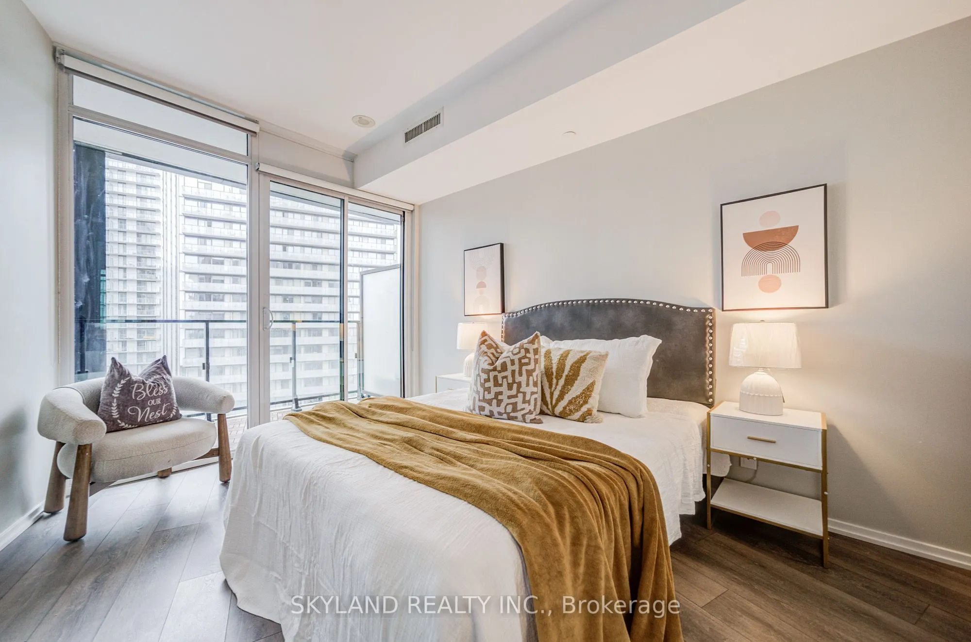 125 Peter Street, #3211