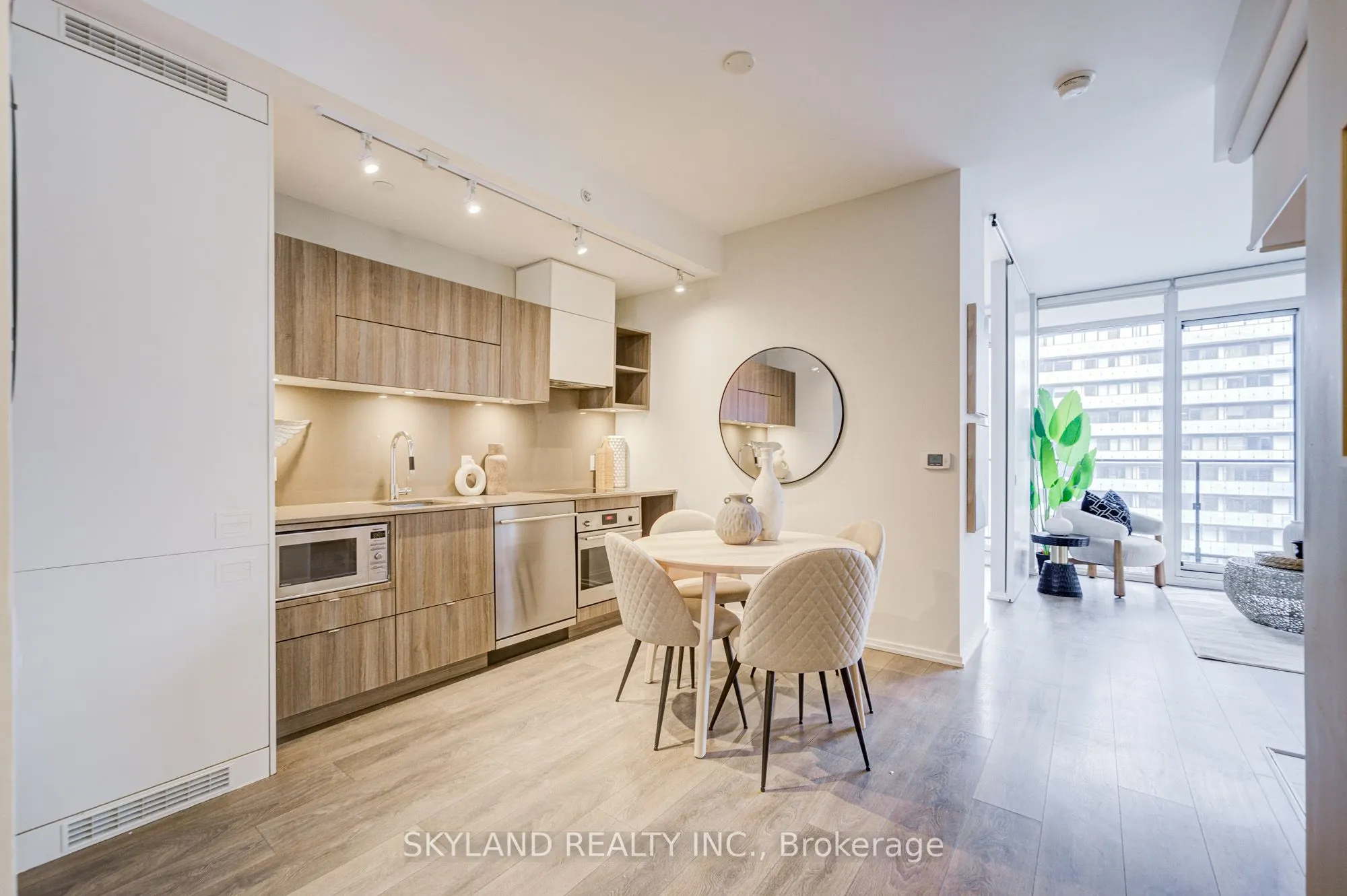 125 Peter Street, #3211