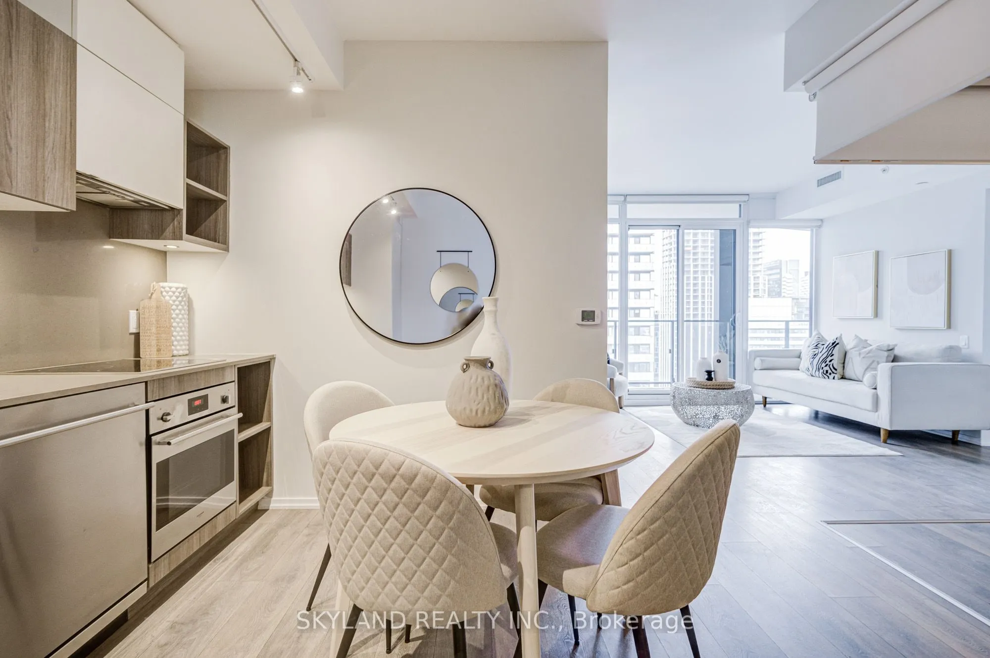 125 Peter Street, #3211