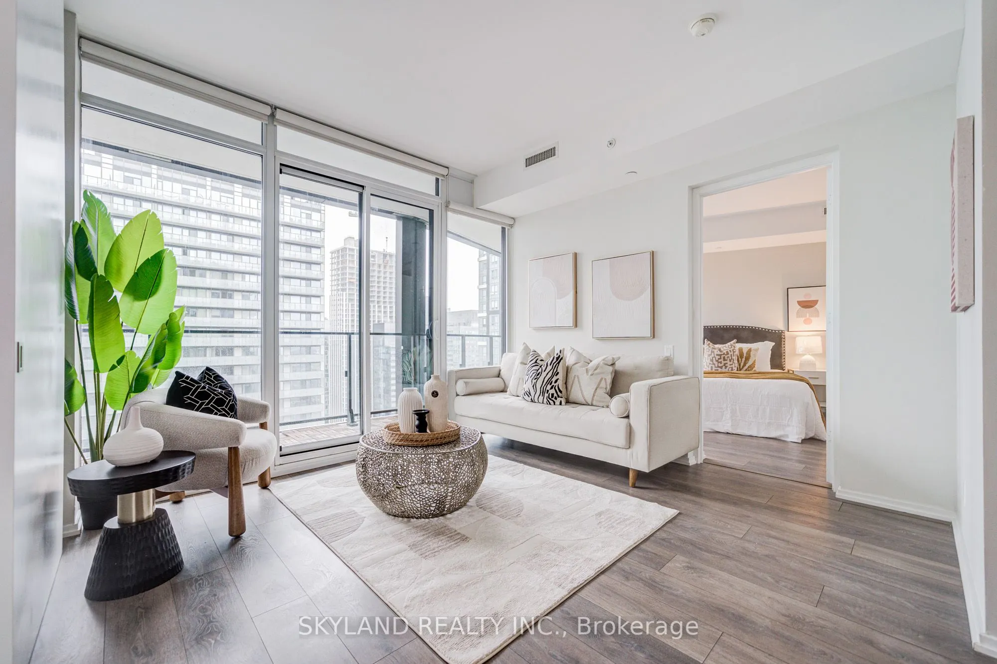 125 Peter Street, #3211