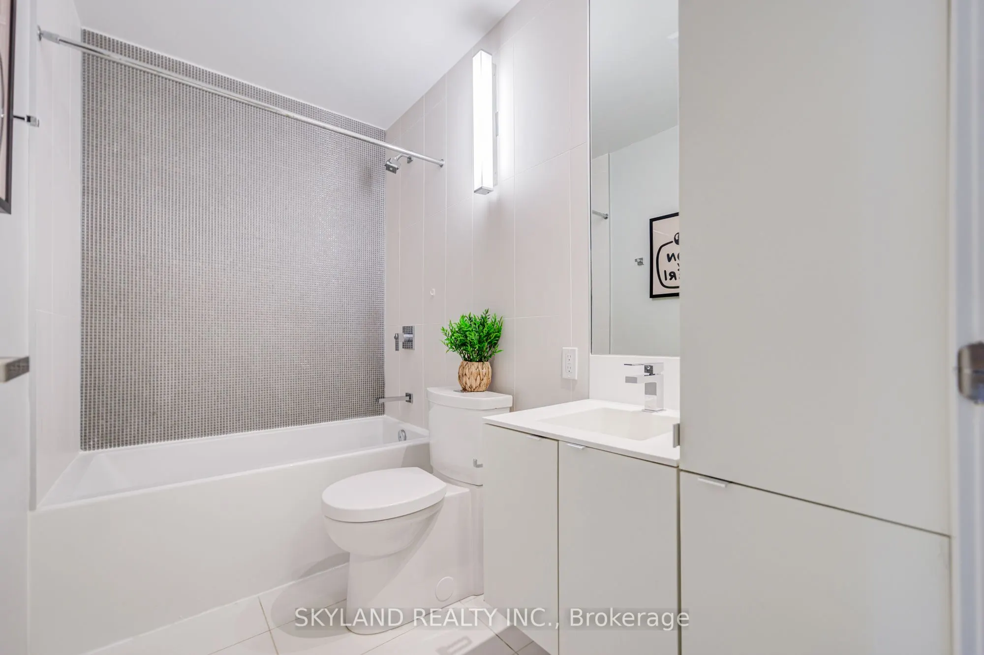 125 Peter Street, #3211