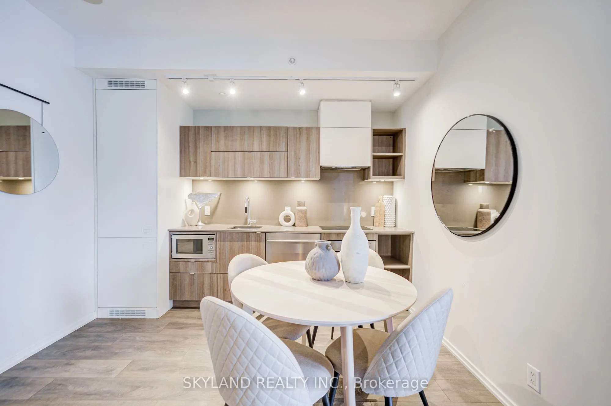 125 Peter Street, #3211
