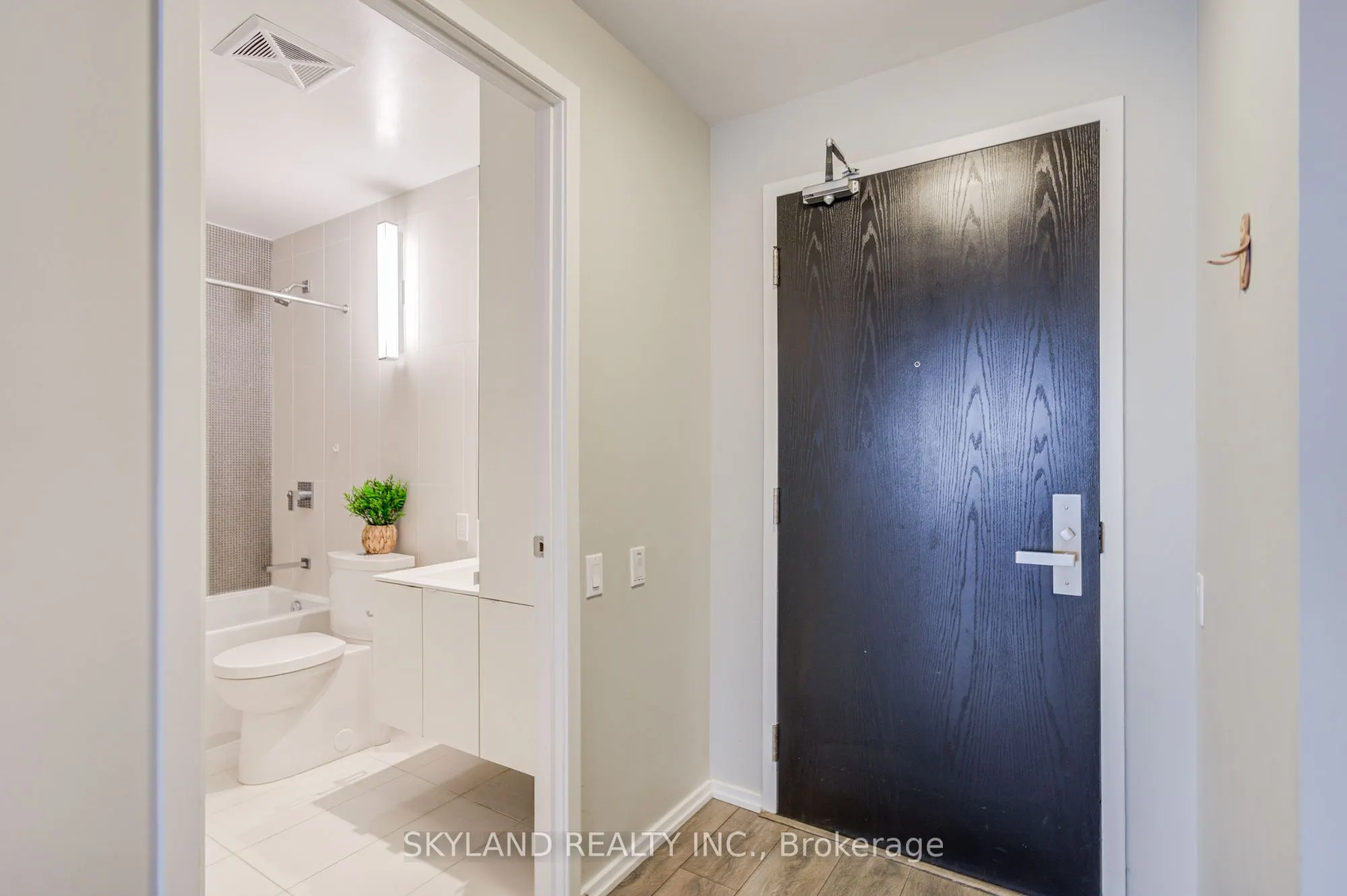 125 Peter Street, #3211