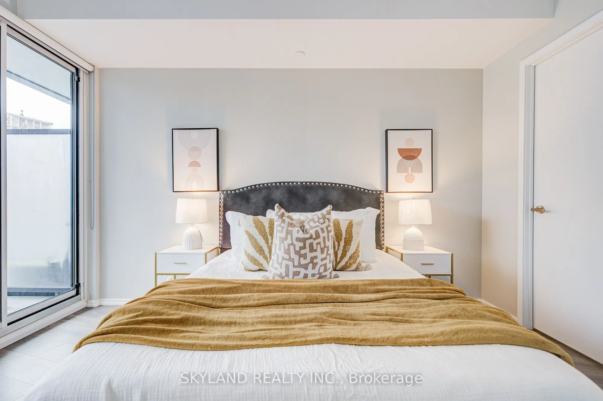 125 Peter Street, #3211