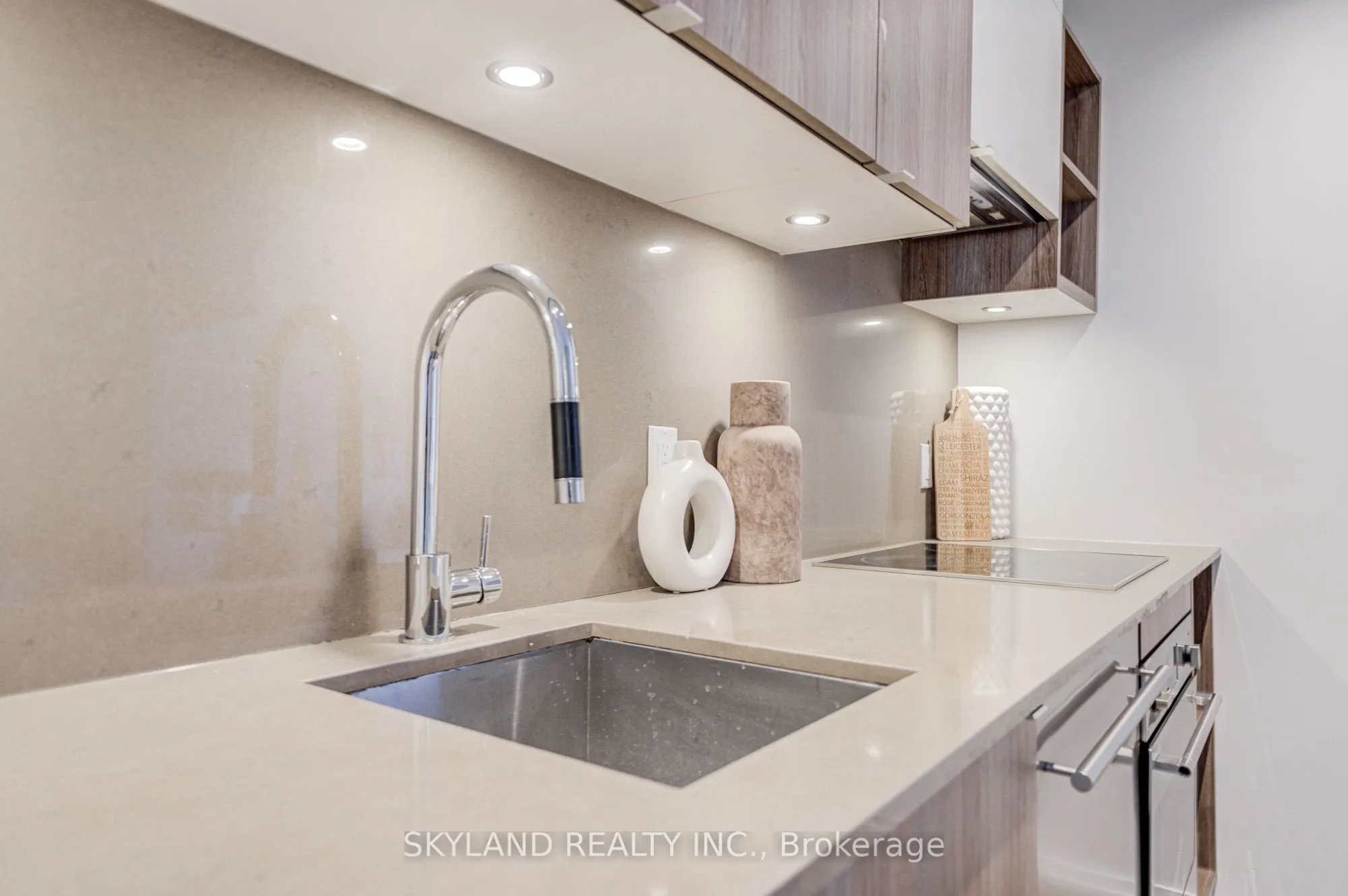 125 Peter Street, #3211