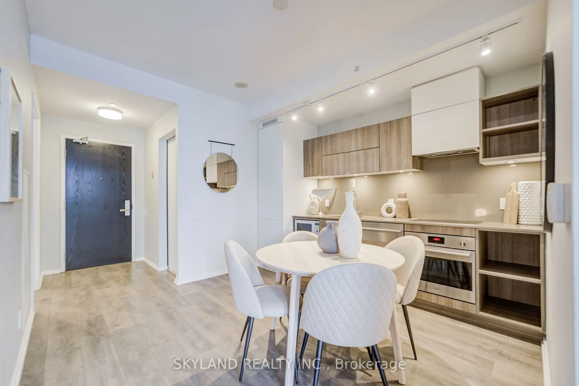 125 Peter Street, #3211