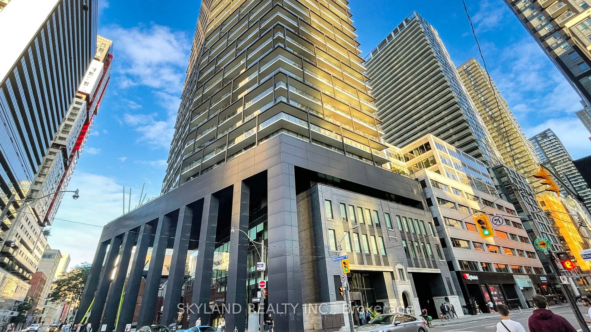 125 Peter Street, #3211