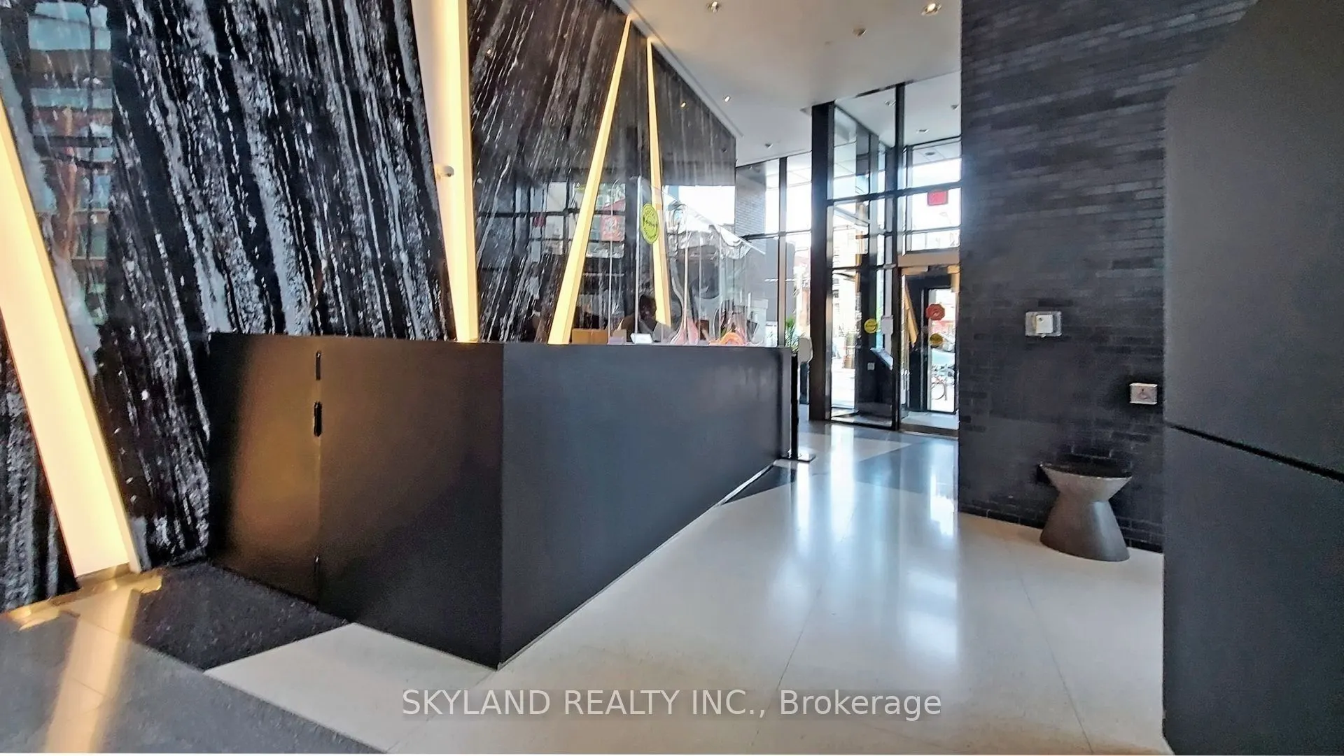 125 Peter Street, #3211