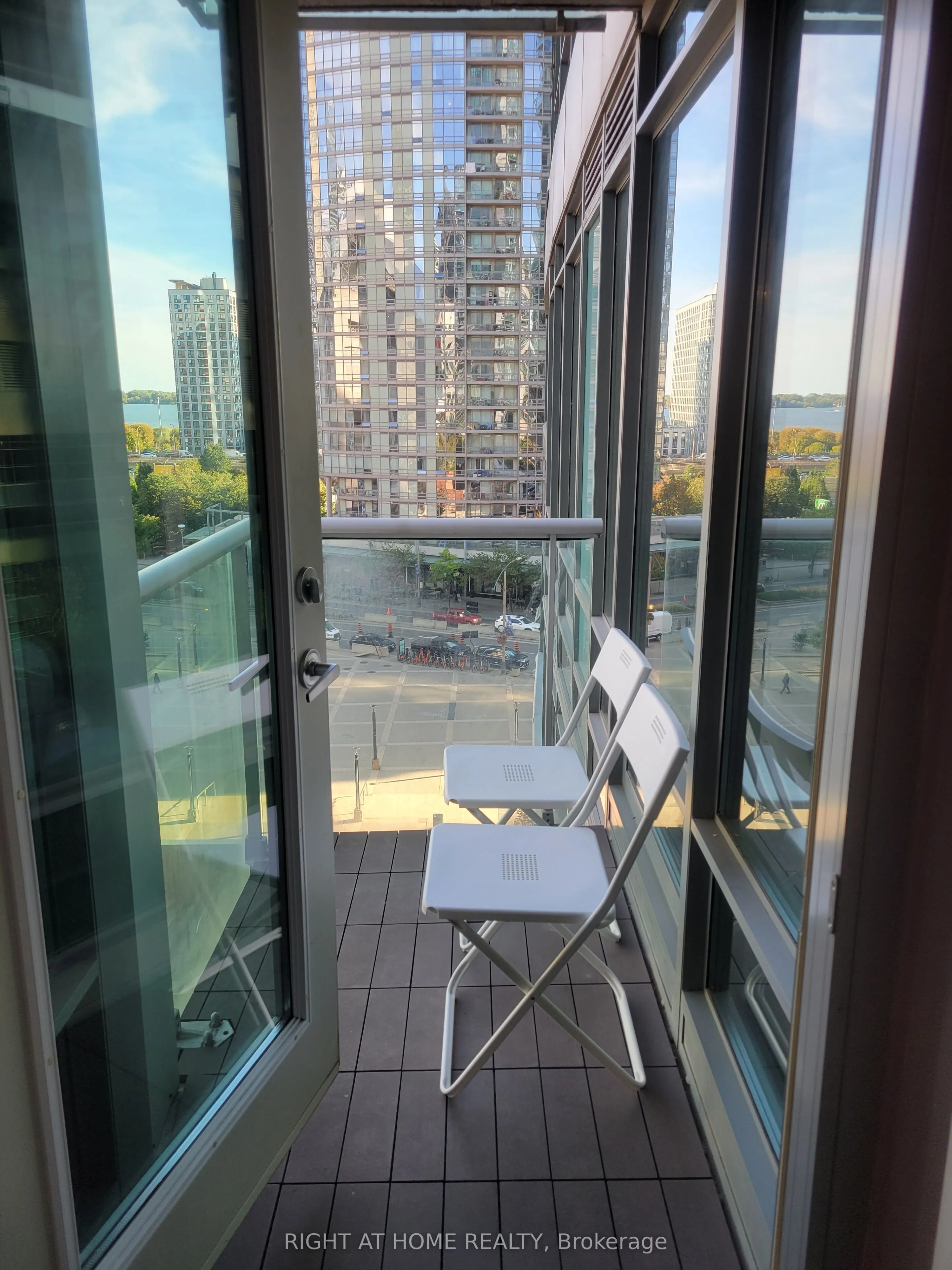 81 Navy Wharf Court, #916