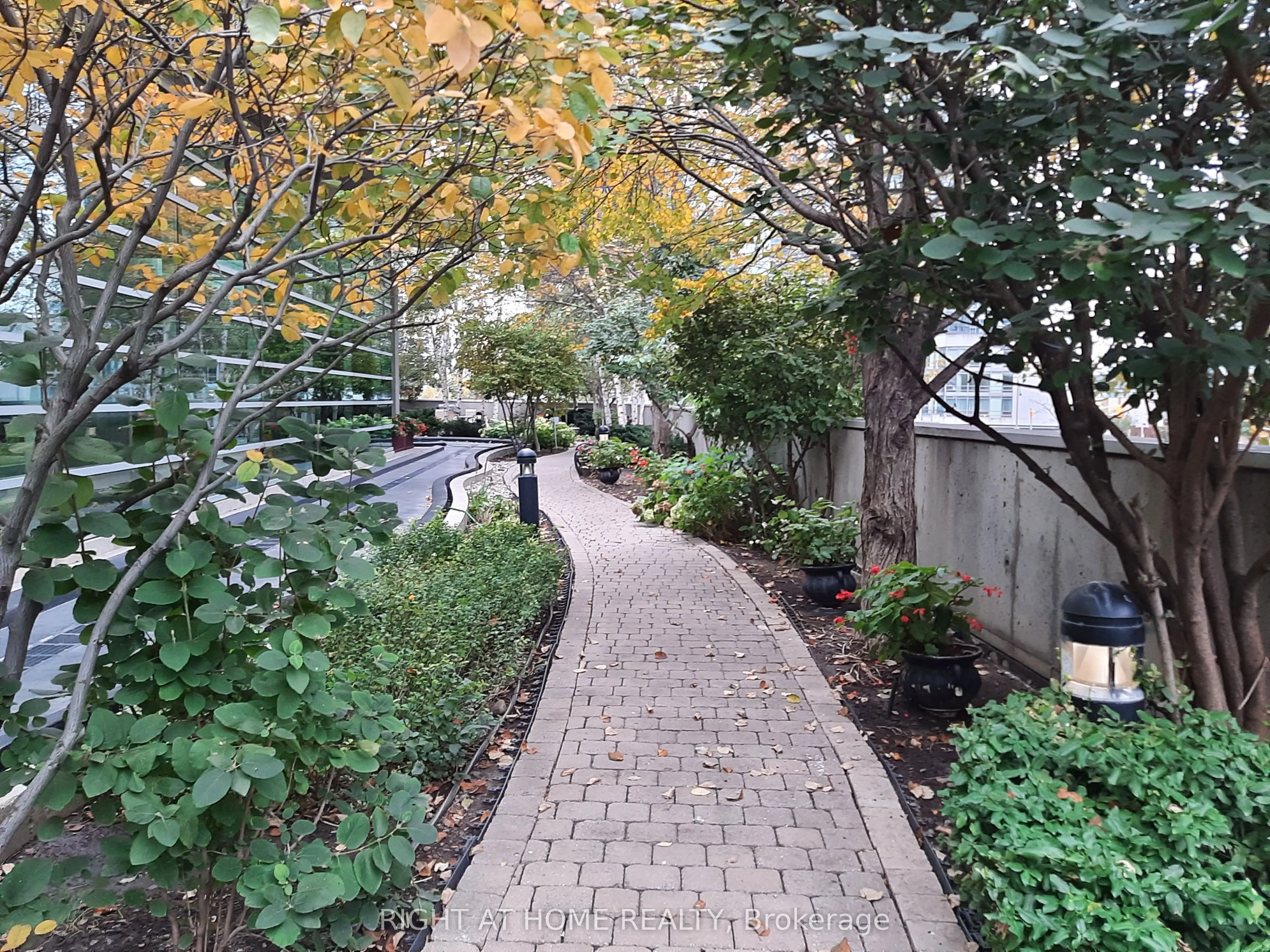 81 Navy Wharf Court, #916