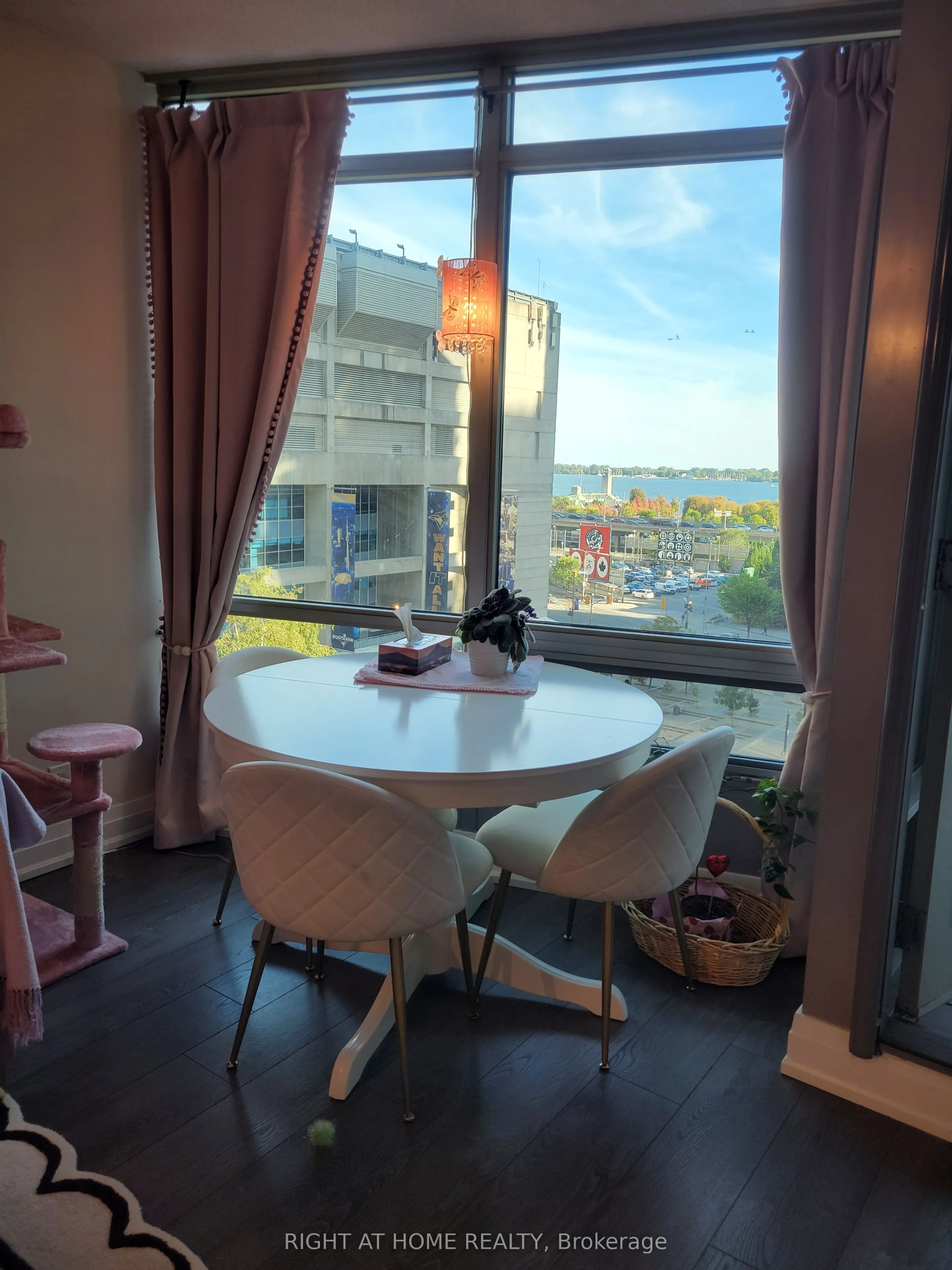 81 Navy Wharf Court, #916