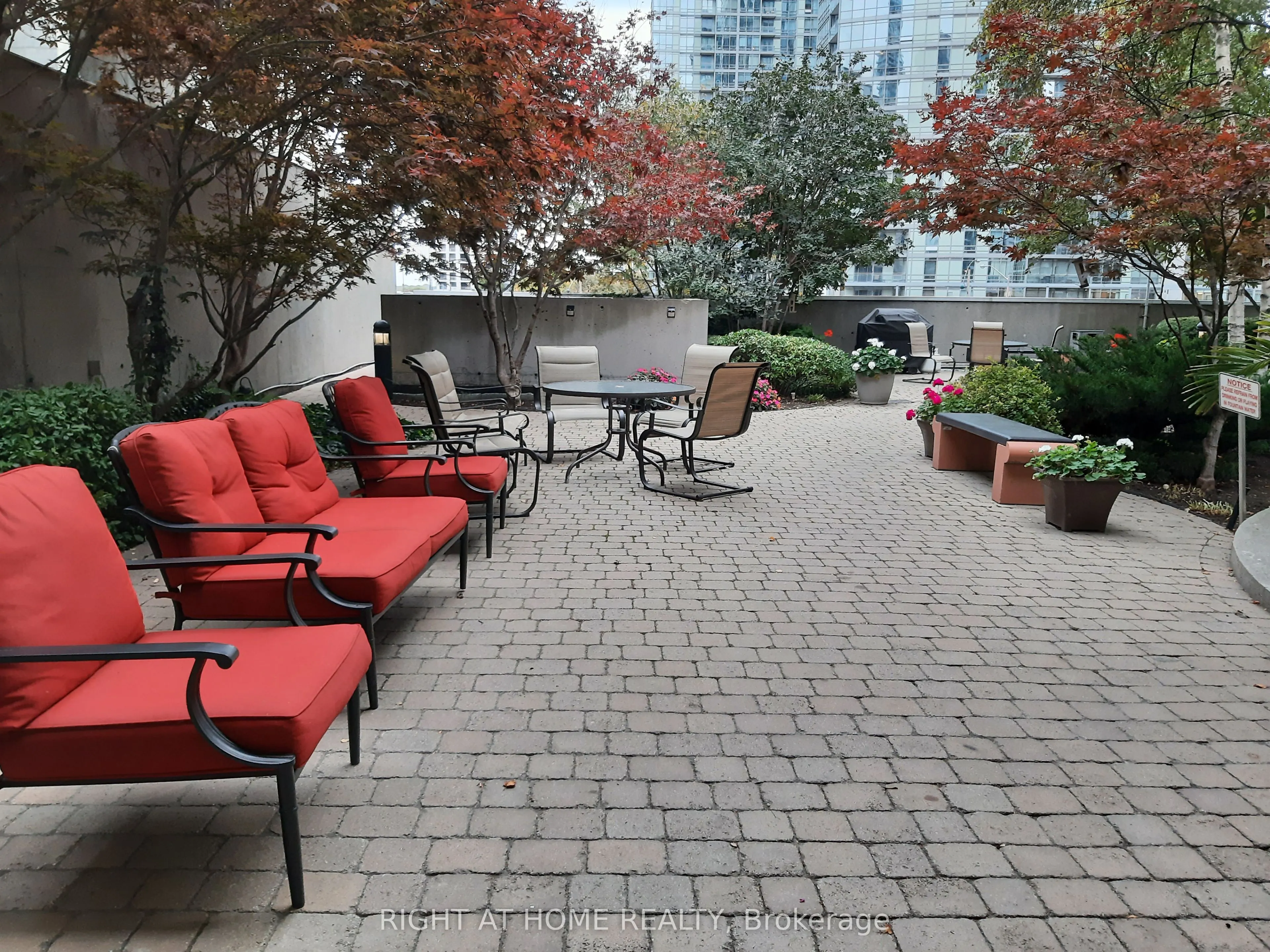 81 Navy Wharf Court, #916