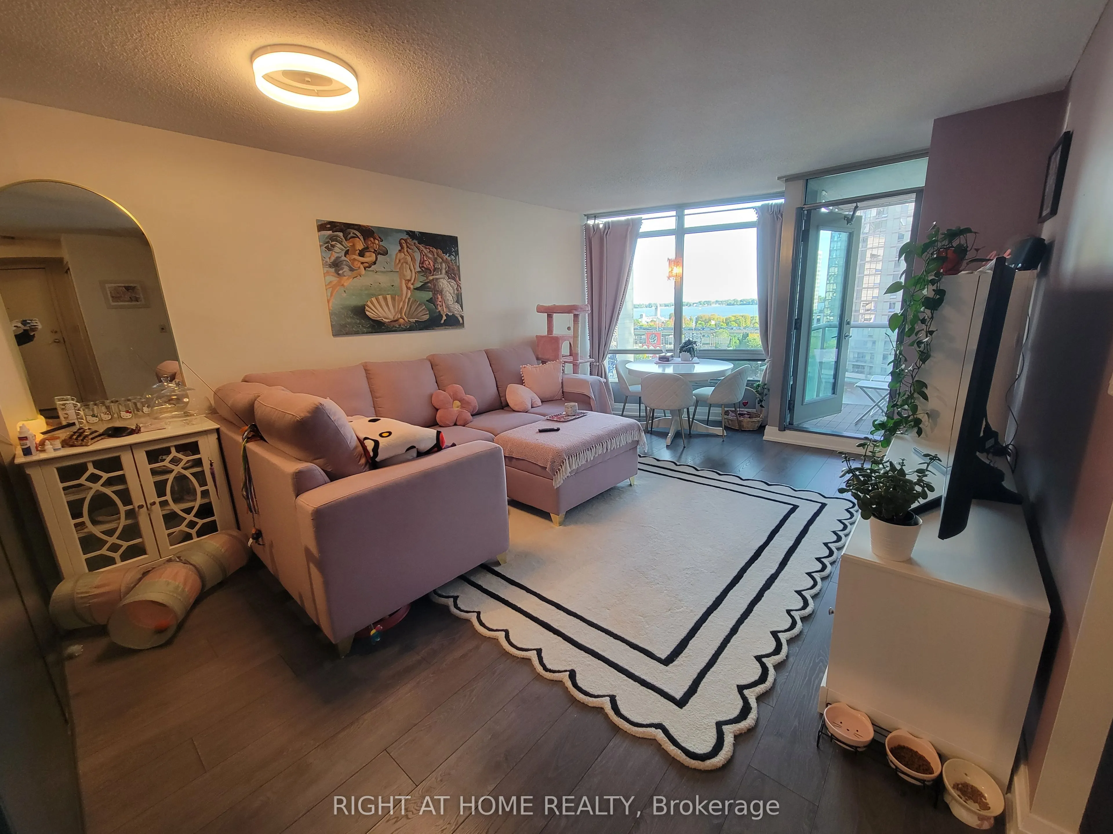 81 Navy Wharf Court, #916