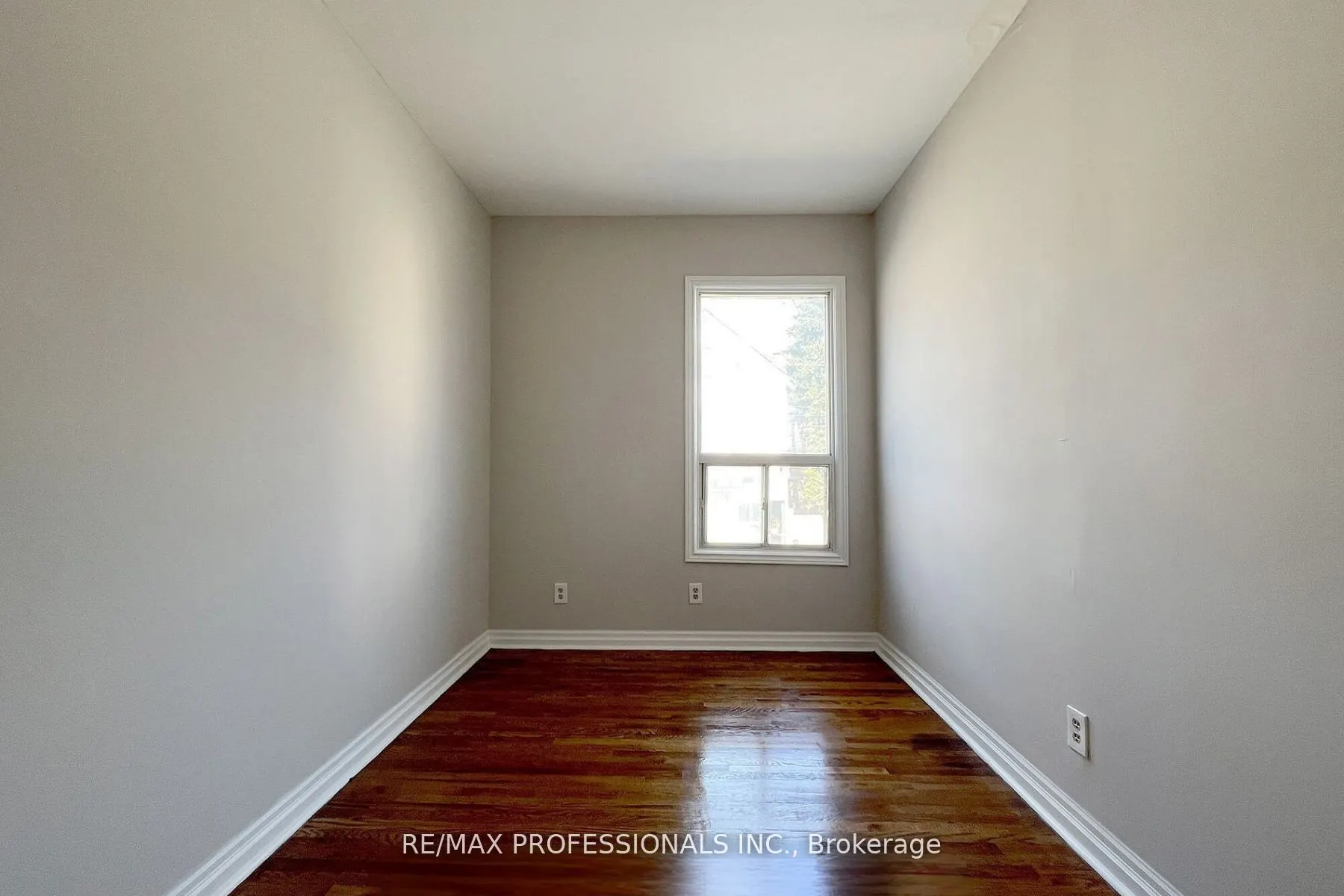 345 Dundas Street E, #Upper