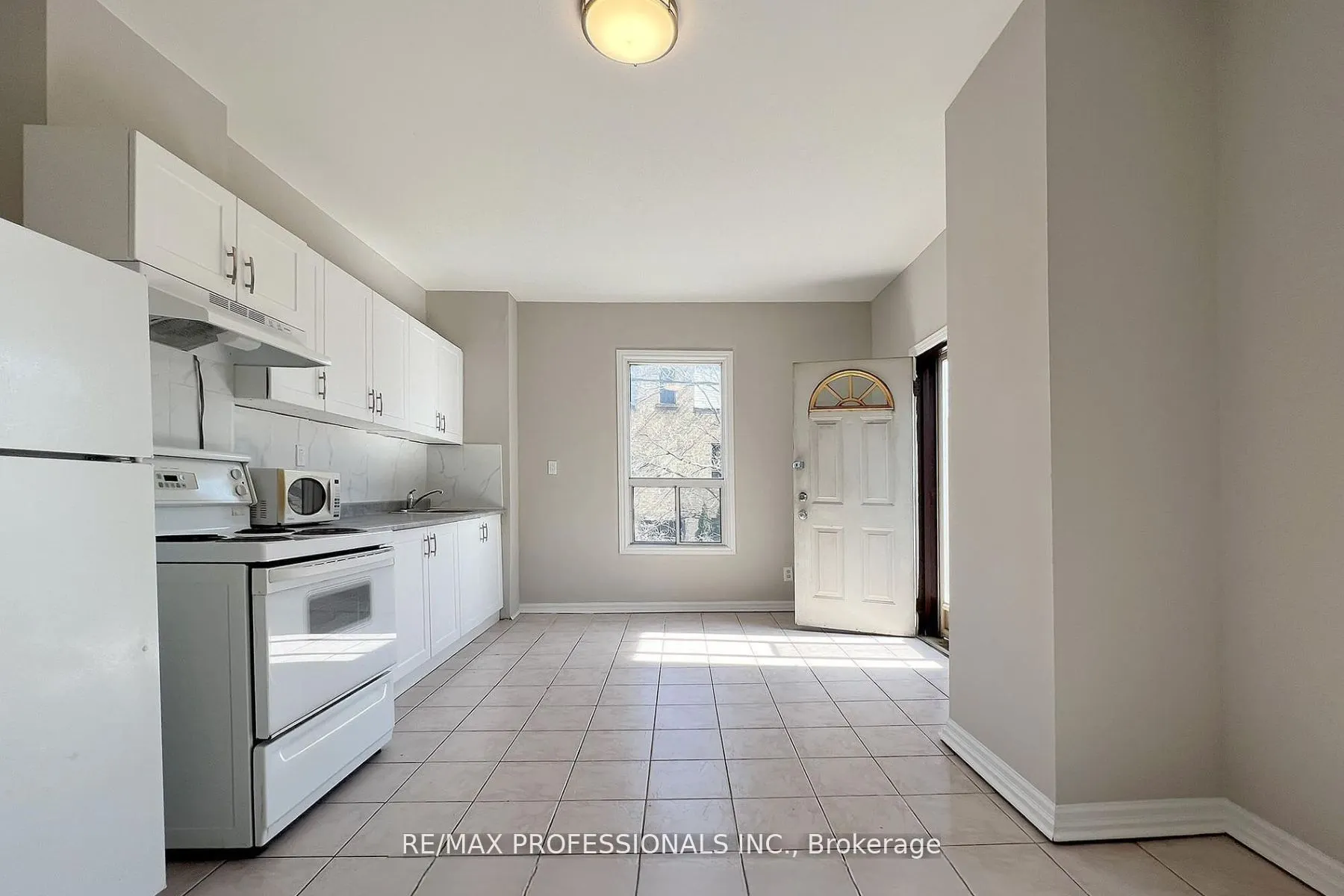 345 Dundas Street E, #Upper