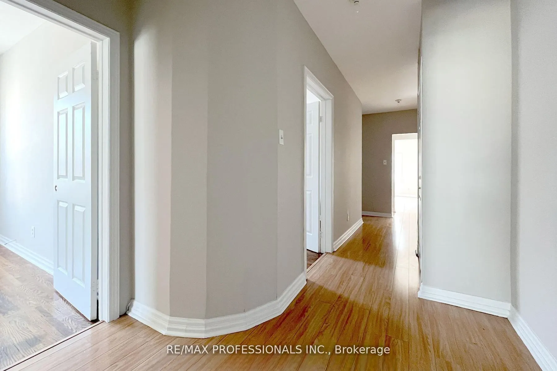 345 Dundas Street E, #Upper