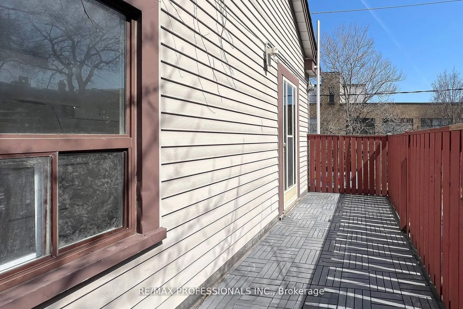 345 Dundas Street E, #Upper