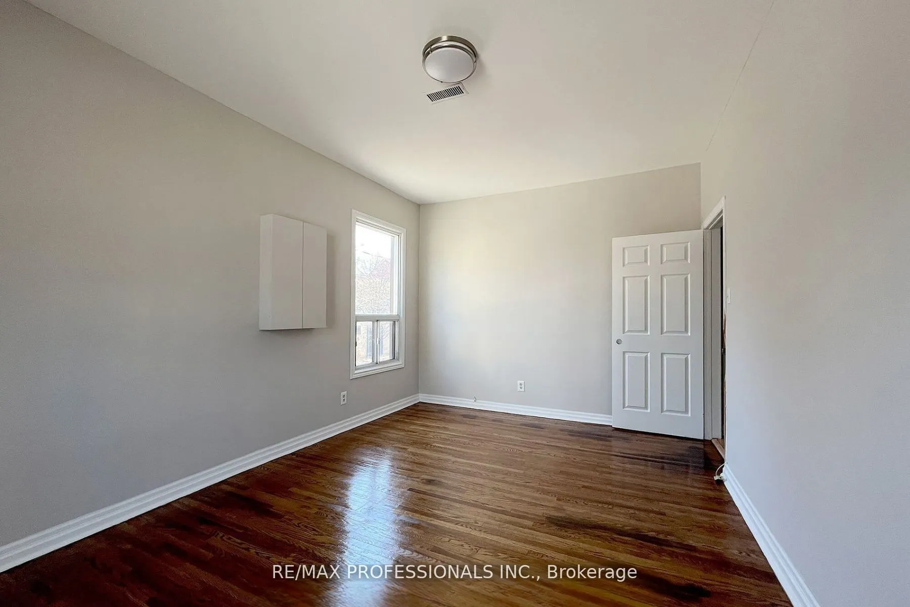 345 Dundas Street E, #Upper