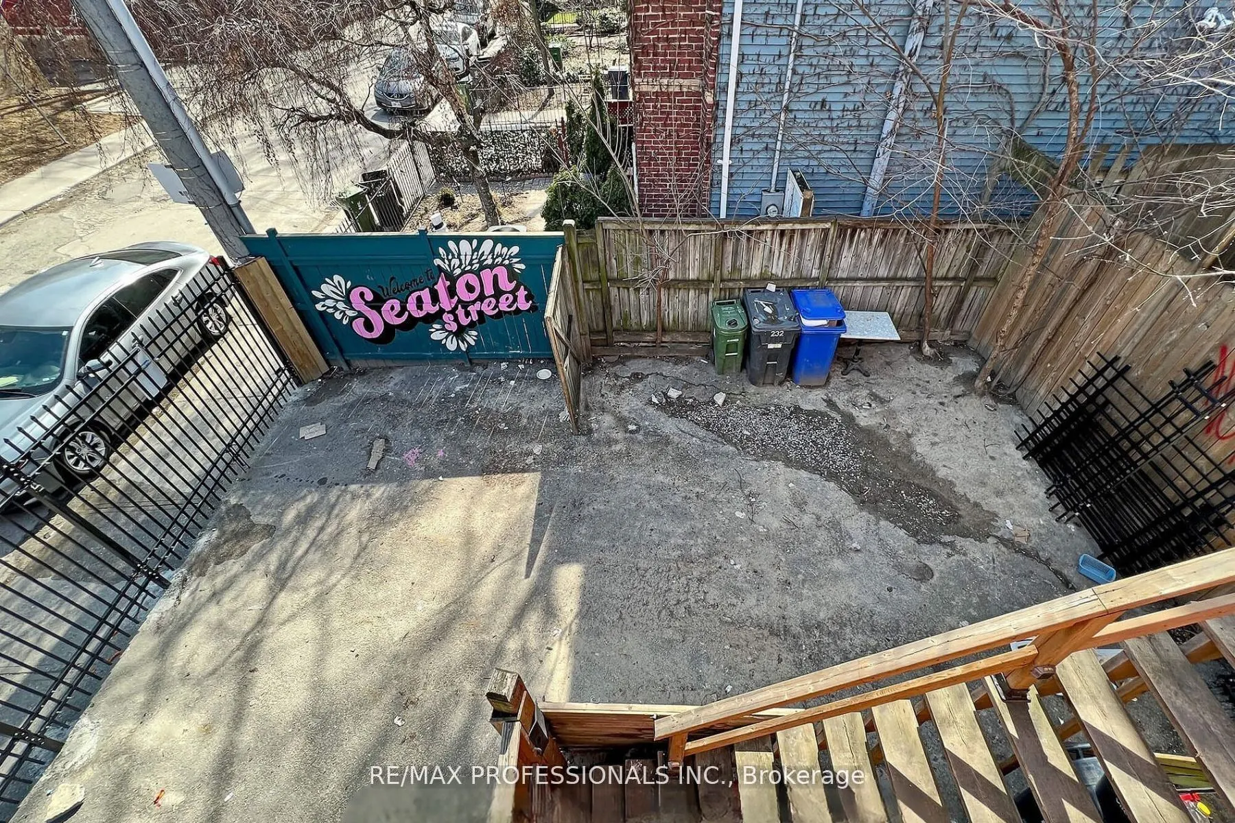 345 Dundas Street E, #Upper