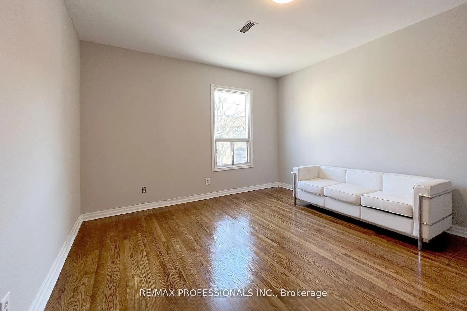 345 Dundas Street E, #Upper