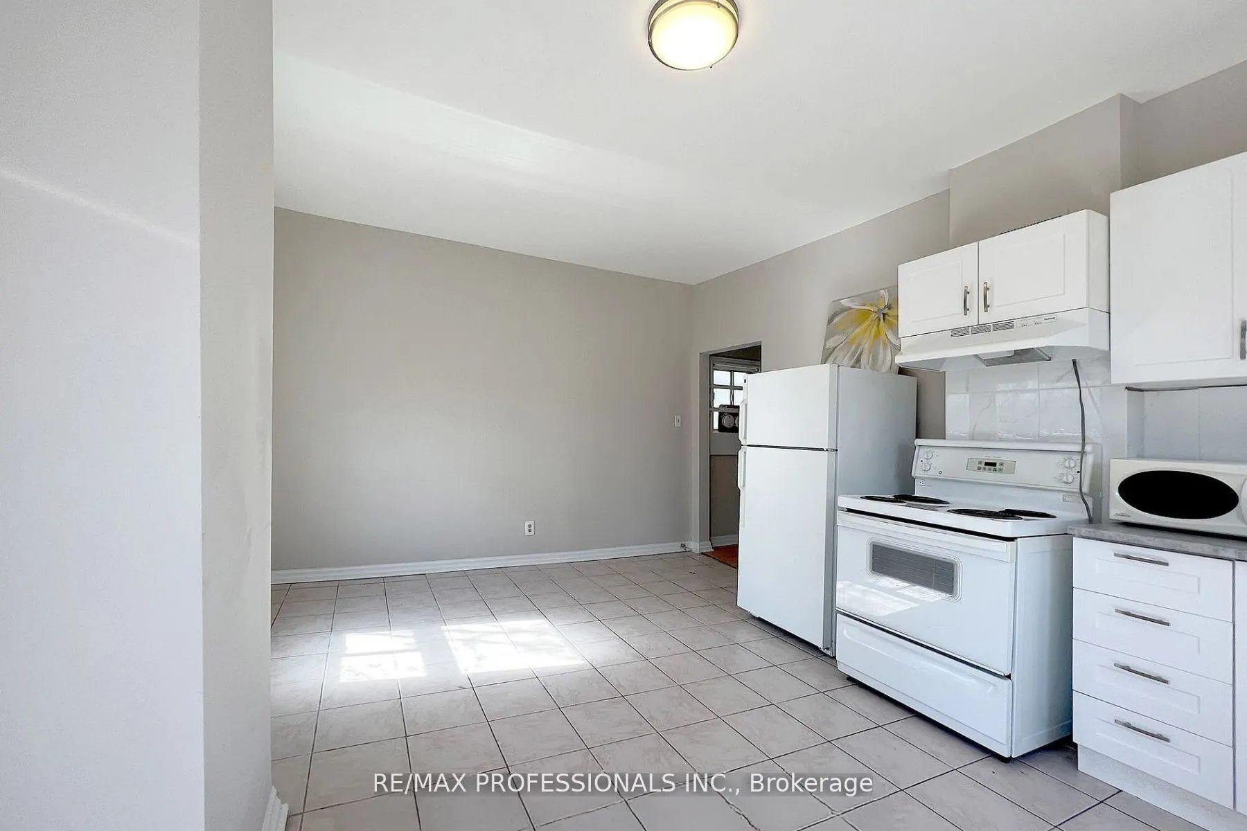 345 Dundas Street E, #Upper
