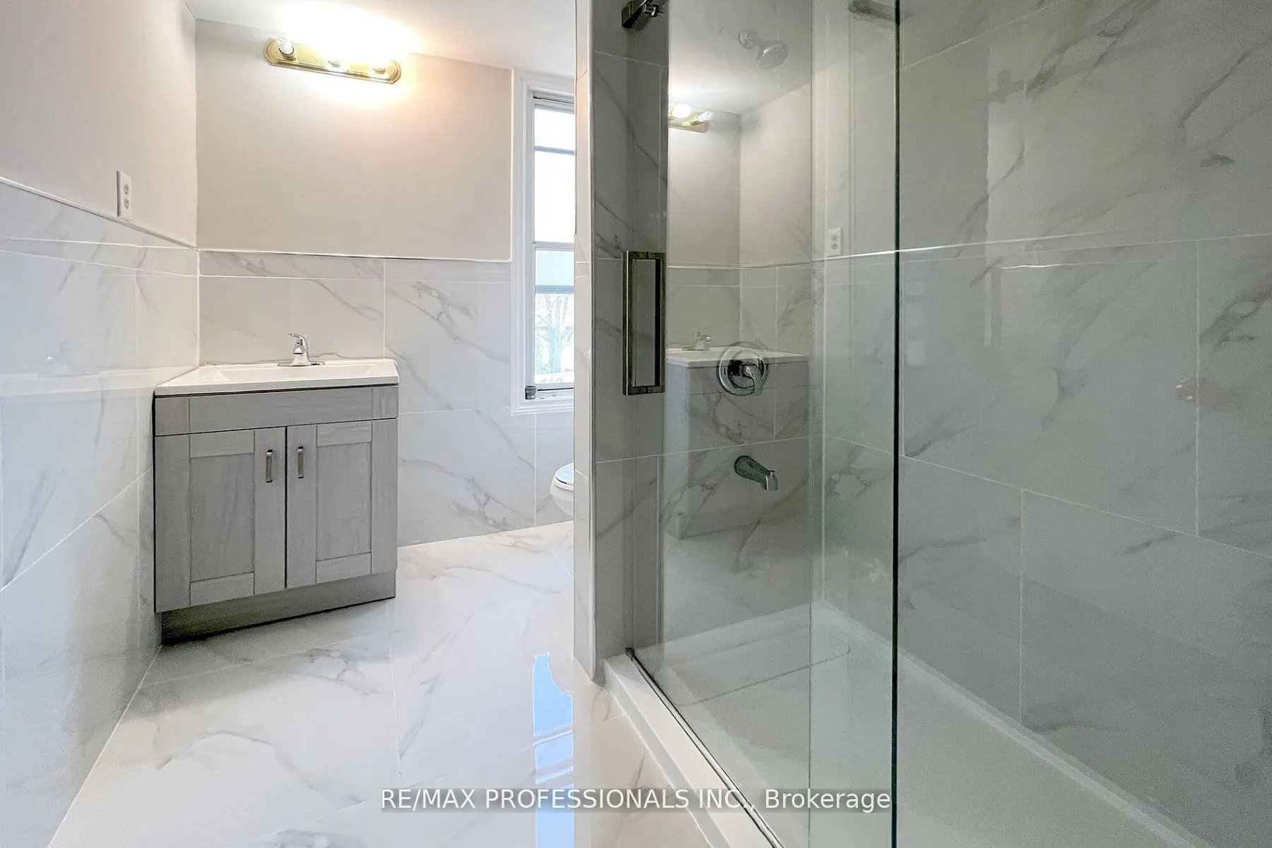 345 Dundas Street E, #Upper