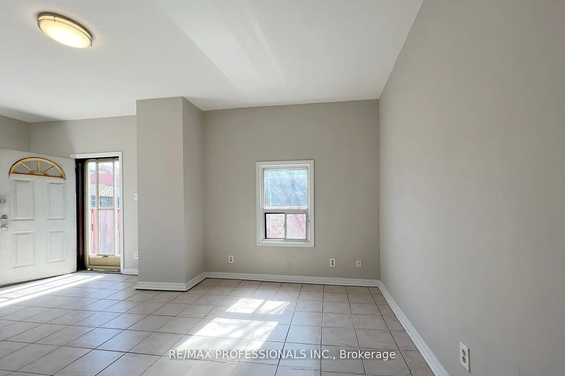 345 Dundas Street E, #Upper